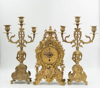 Ansonia Clocks - Ensemble horloge et candelabres: Ansonia Clocks Ensemble horloge et candelabres Description (FR): Faits de bronze doré, marqué sur le mouvement Ansonia clocks Description (EN): Made of gilded bronze, marked 'Ansonia Clocks' on the