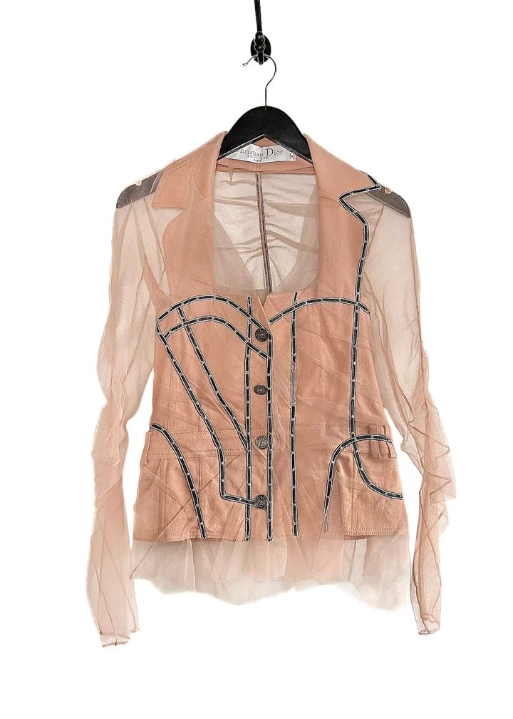 Christian Dior - Veste superposée en maille déconstruite nude Christian Dior: Christian Dior Veste superposée en maille déconstruite nude Christian Dior Description (FR): Veste superposée en maille déconstruite nude Christian Dior SS06. De la collection printemps/été 2006
