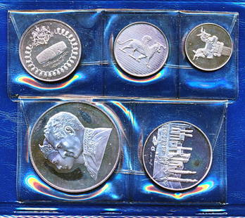 IRAN 1971 Official 5 Coin Year Set in Blue Wallet Proof: IRAN 1971 Official 5 Coin Year Set in Blue Wallet Proof Pièce de monnaie .999 Silver 4.3361 Tr. Oz. comprised of 25, 50, 75, 100 and 200 Rials proof coins, the set comes with COA . IRAN 1971 Official