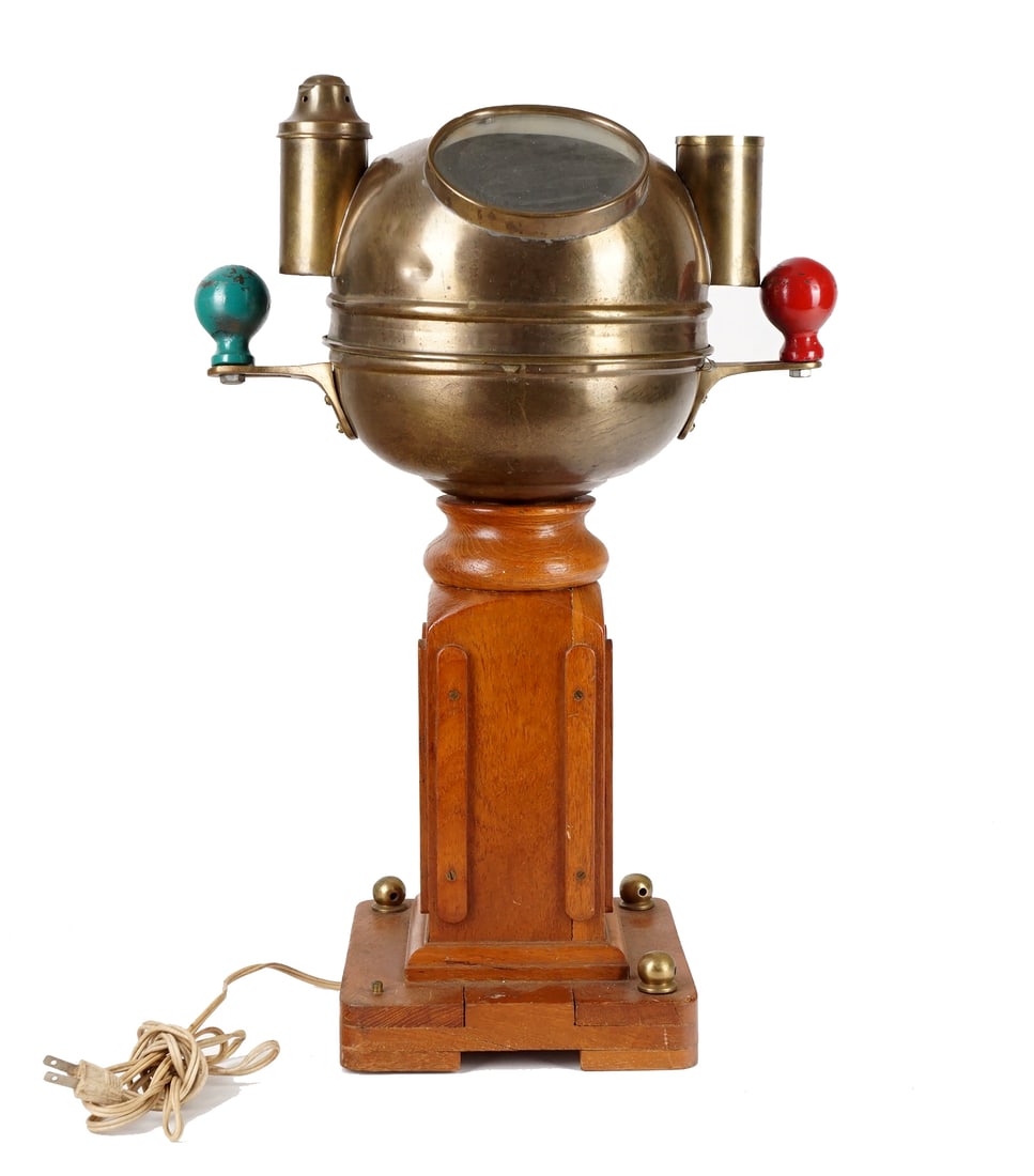 Henry Brown and Son - Habitacle Sestrel avec boussole - 1920's: Henry Brown and Son Habitacle Sestrel avec boussole (1920's) Description (FR): Henry Browne & Son LTD., Station Works Barking Essex, type WS, petite boussole avec liquide dans un boîtier en laiton su