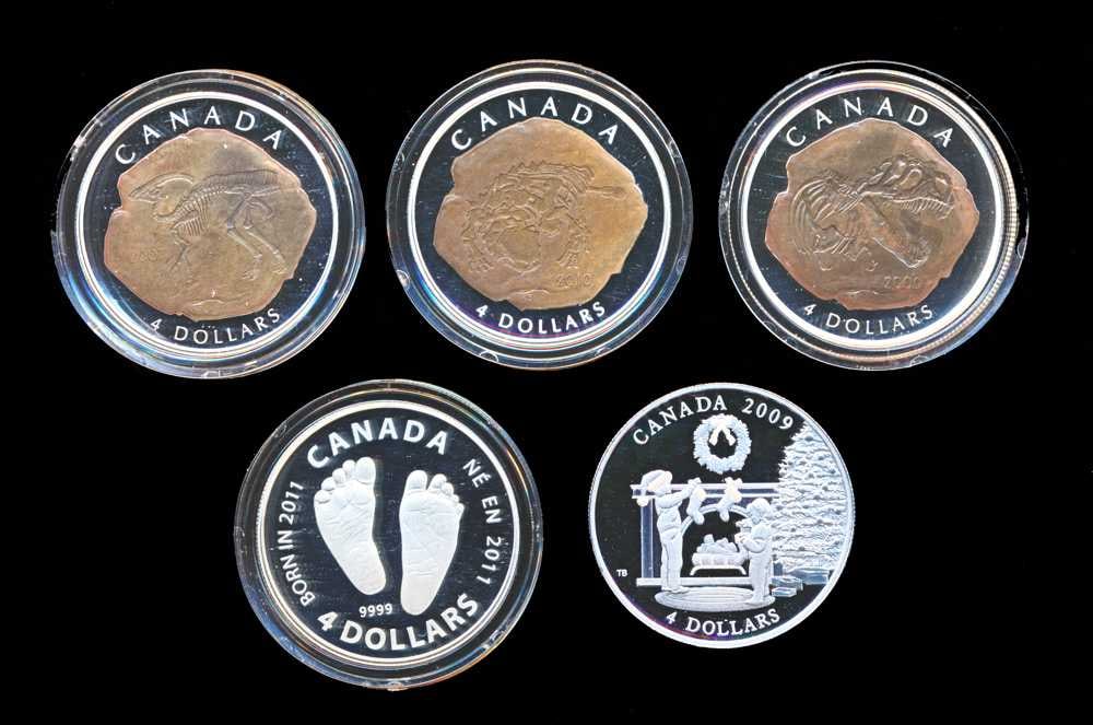 CANADA - 5 x $4 Fossiles et Divers: CANADA - 5 x $4 Fossiles et Divers Description (FR): Incluant 2009 Noel, 2011 Naissance avec sa boite original, Fossiles 2007, 2009 et 2011. 4 monnaies en capsules, une libre. ASW 2.500 oz. Descriptio