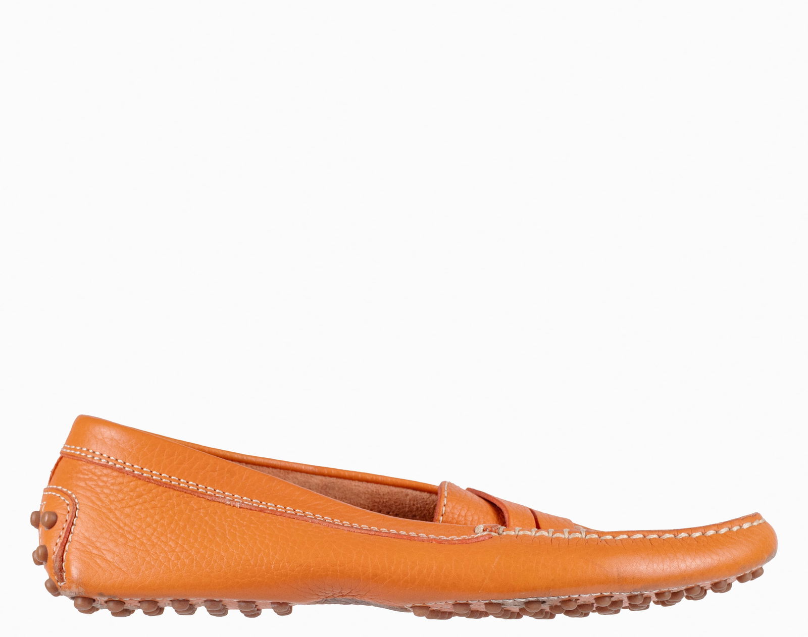 TOD'S - Orange grained leather loafers: TOD'S Orange grained leather loafers Description (FR): Mocassins classiques Tod's en cuir grainé de couleur orange. Surpiqûres blanches contrastantes et semelle à picots emblématique de la