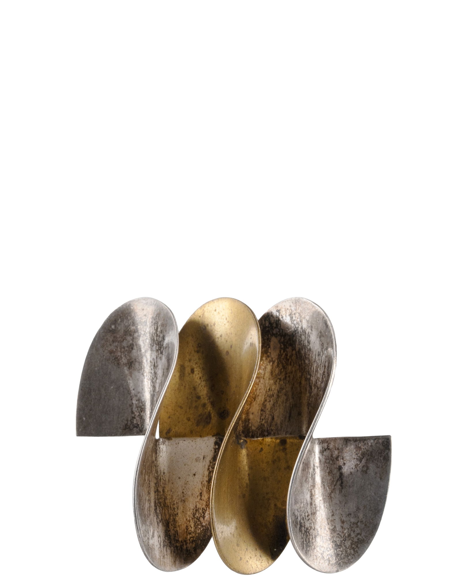 Silver and brass brooch: Mexico Broche en argent et laiton Argent sterling .925 pesant 17.37gr Total Dimension: 1.5" haut x 2" large 4.5cm high x 5cm wide ------------- Mexico Silver and brass brooch Sterling silver