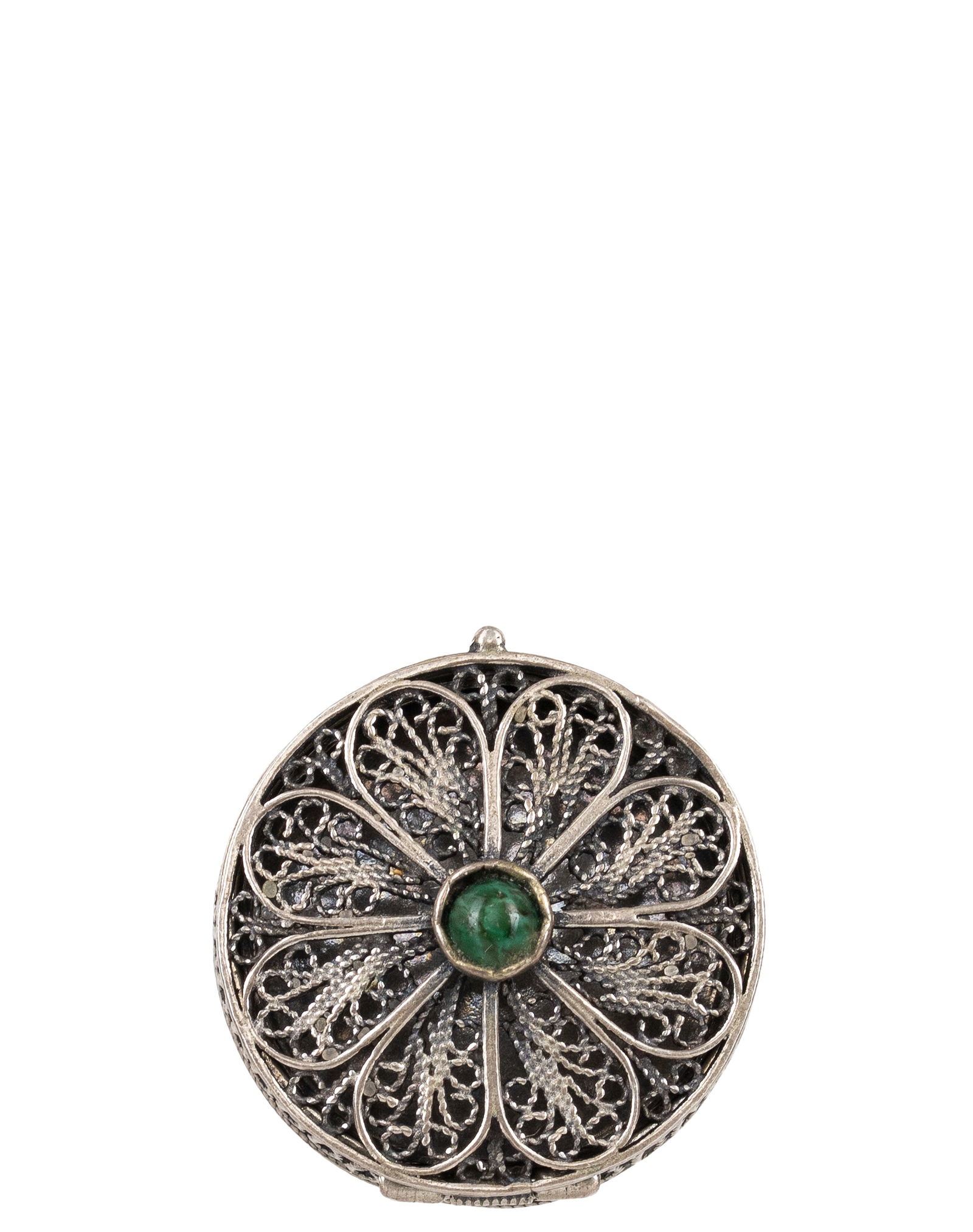 Vintage Israeli, Filligrane Sterling Silver Pills Box: Israel Boîte à pilules vintage israélienne en argent massif filigrané Pillulier en argent sterling filligrane, sertie d'une pierre, poinçonné en dessous Poids : 12.8