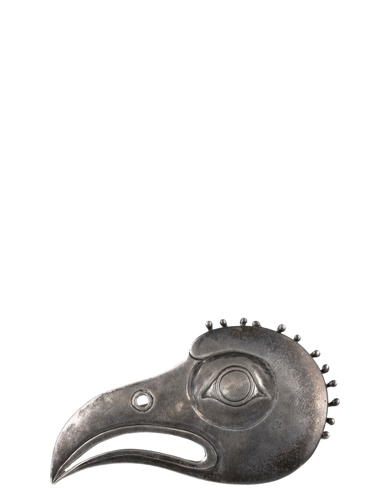 Silver Haida broach: Broche en argent Haida Argent sterling 925 en forme tete d'oiseau pesant 13.9gr Dimension: 1.5" haut x 2.5" large 3.7cm high x 6.4cm wide ------------- Silver Haida broach Sterling silver 925