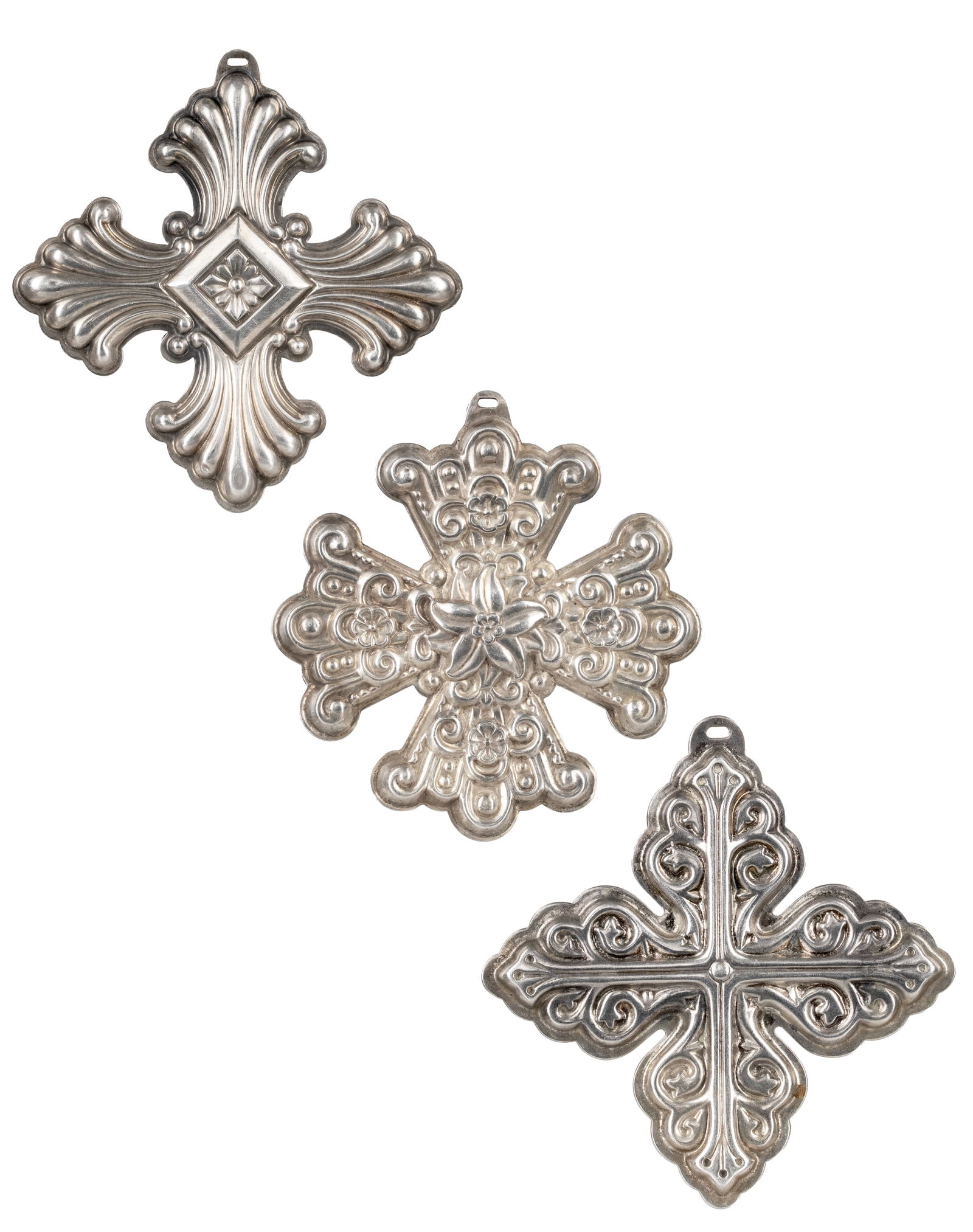 Set of 3 Reed & Barton Christmas Cross Three Decoration: Ensemble de 3 décorations de Noël en forme de croix Reed & Barton Ensemble de trois croix pour sapin noel en argent sterling fabriqué par Reed & Barton pour les annéés