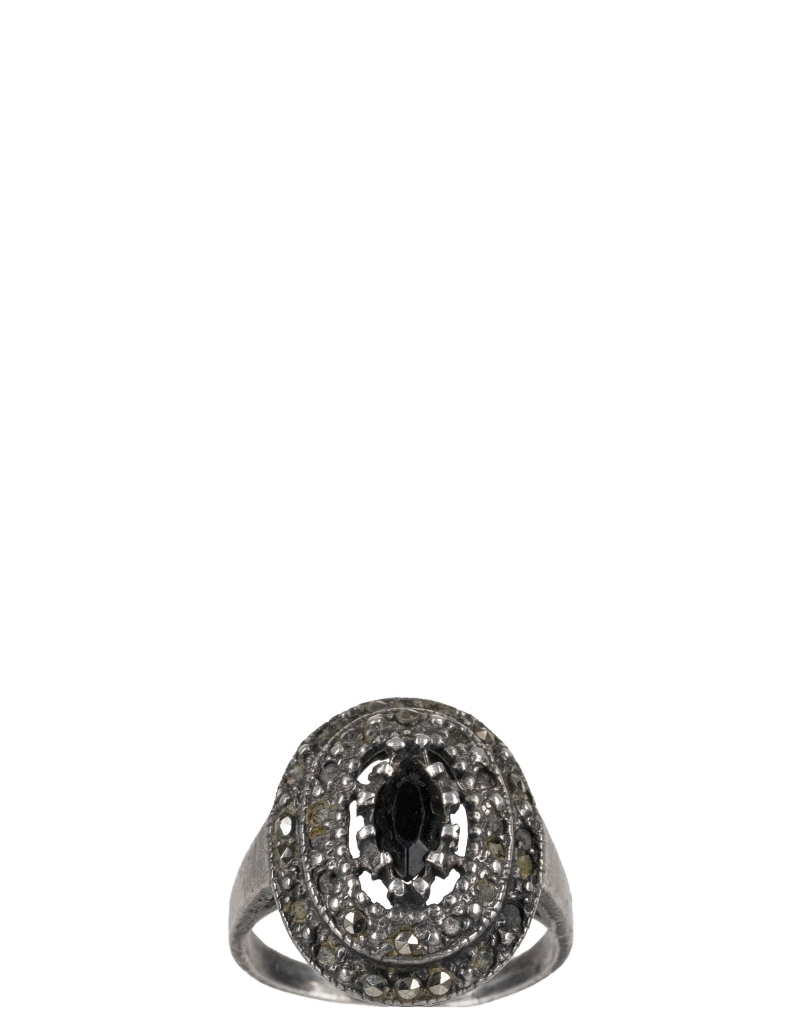 Vintage Sterling Silver Marcasites and Onyx Ring: Bague vintage en argent sterling, marcassites et onyx Bague en argent sterling, sertie de marcassites et d'une Onyx. Poids : 4.8 g Dimension: Size: 7.5 Size: 7.5 ------------- Vintage Sterling