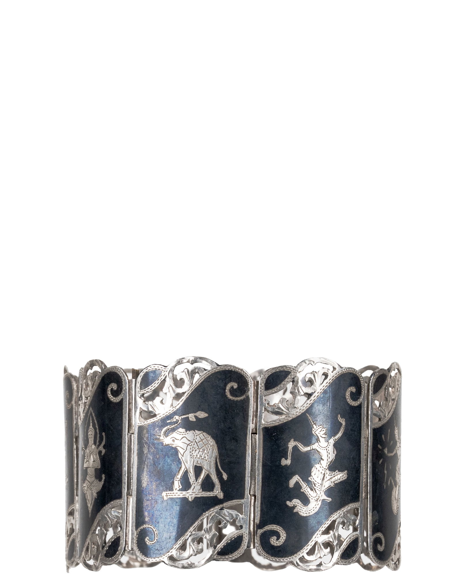 Siam - Silver Siam bracelet: Siam Thailande Bracelet Siam en argent Argent sterling .925 avec gravure décorative pesant 47.3gr Dimension: 7.5" diametre x 1.5" large 19.1 cm diameter x 37cm wide ------------- Siam
