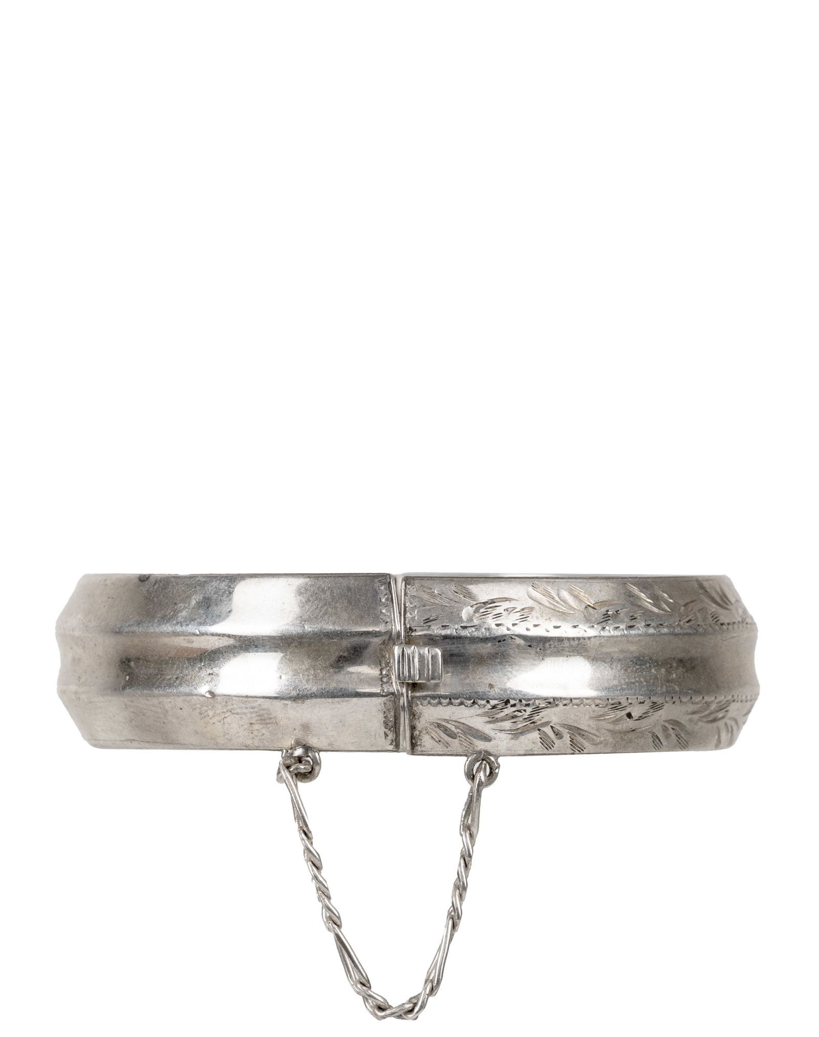 Ladye Fayre - Silver Bracelet: Ladye Fayre Bracelet en argent Argent sterling, poids : 24.15 g Dimension: 2 1/2" x 2 1/2" x 5/8 - ------------- Ladye Fayre Silver Bracelet Sterling silver, weight: 24.15 Dimension: 2 1/2"