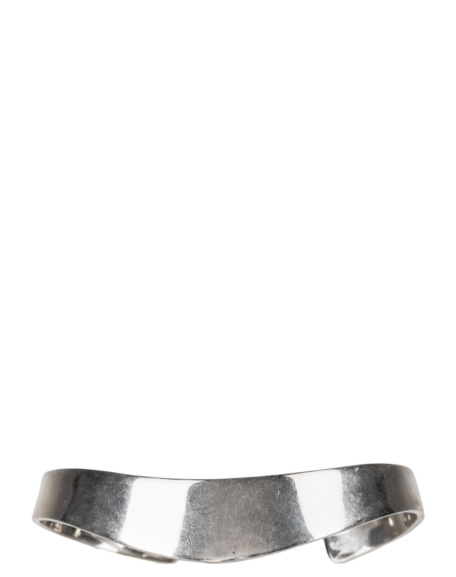 Sterling Silver Cuff bracelet: Bracelet manchette en argent sterling Bracelet en argent sterling Poids : 33.5 g Dimension: 3" x 2 1/4" x 3/4" - ------------- Sterling Silver Cuff bracelet Sterling Silver Cuff Bracelet