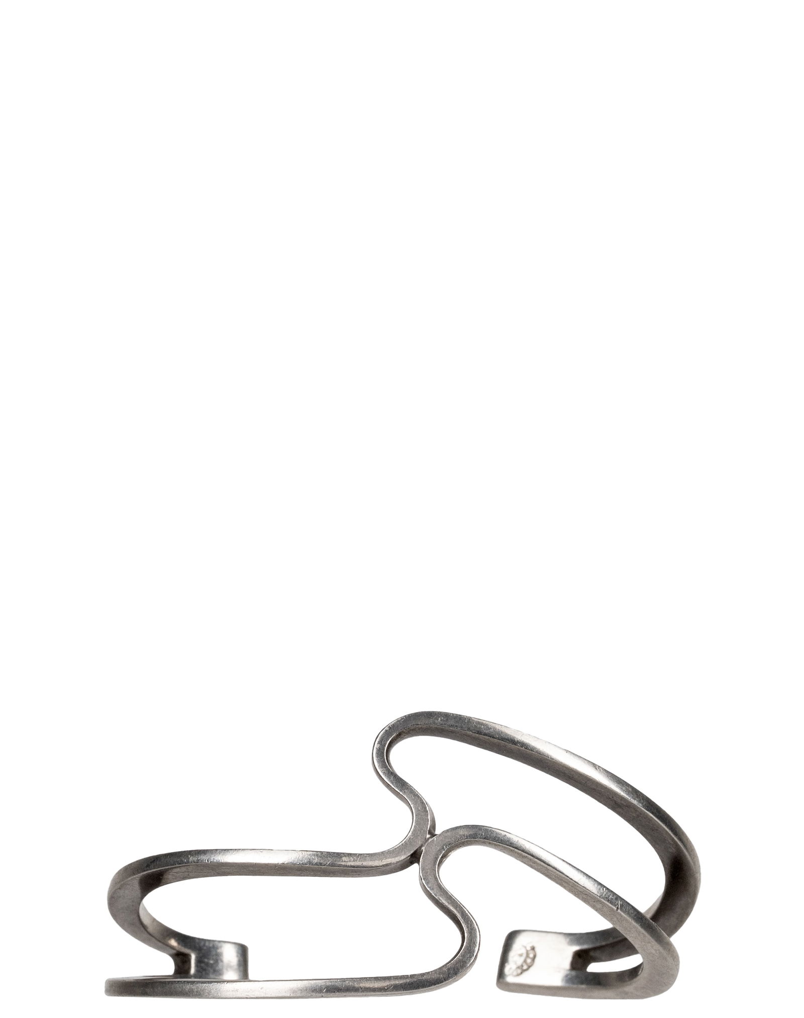 Modernist Sterling Silver Cuff Bracelet: Bracelet manchette moderniste en argent sterling Bracelet en argent sterling Poids : 28.4 g Dimension: 2 1/2" x 2" x 1 1/2" - ------------- Modernist Sterling Silver Cuff Bracelet Sterling