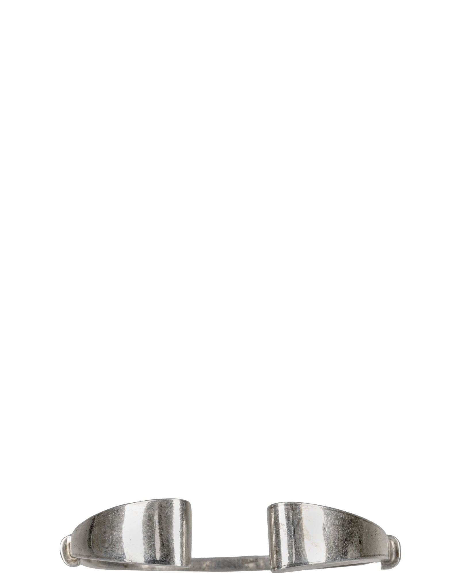 Modernist Sterling Silver Bracelet: Bracelet moderniste en argent sterling Bracelet en argent sterling Poids : 14.4 g Dimension: 2" x 2 1/2" x 1/2" - ------------- Modernist Sterling Silver Bracelet Sterling silver bracelet 