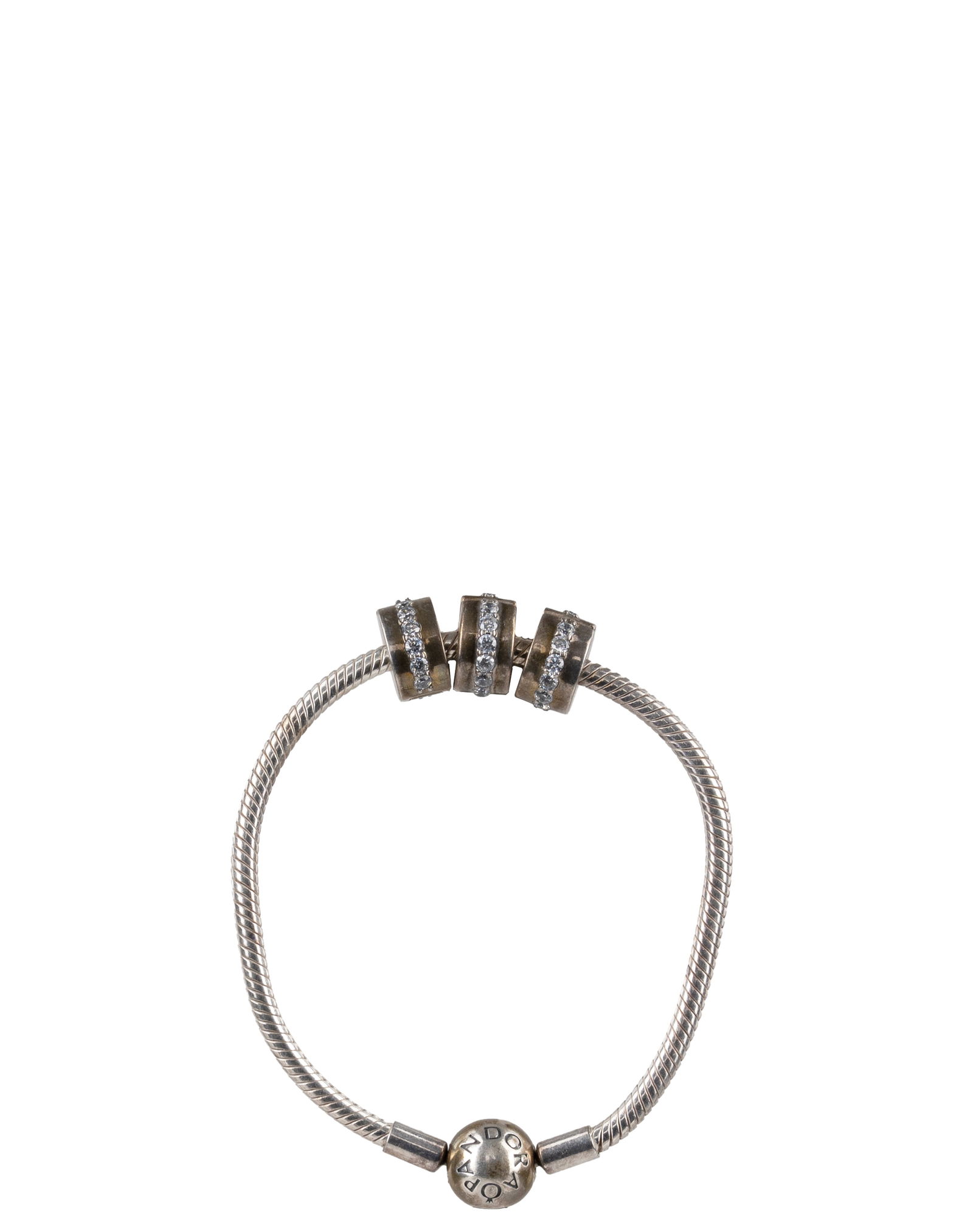 PANDORA - Sterling Silver Bracelet: PANDORA Bracelet en argent sterling Bracelet en argent sterling Poids : 21.4 g Dimension: 2 1/2" x 2" - ------------- PANDORA Sterling Silver Bracelet Sterling silver bracelet Weight: