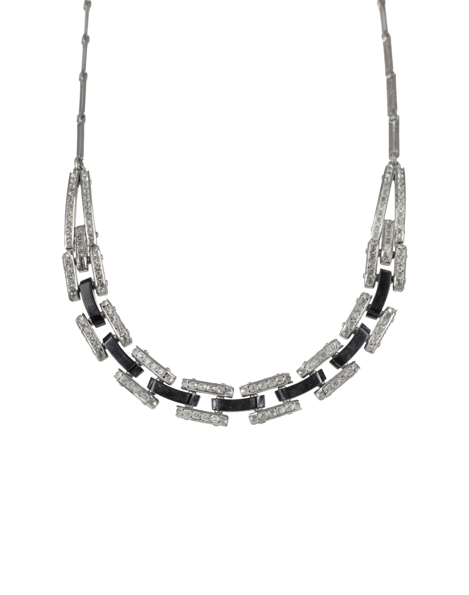 Fancy Sterling Silver Necklace: Collier fantaisie en argent sterling Collier en argent sterling sertie de pierre. Poids : 14.8 g Dimension: 16 1/2" - ------------- Fancy Sterling Silver Necklace Sterling silver necklace set with a s