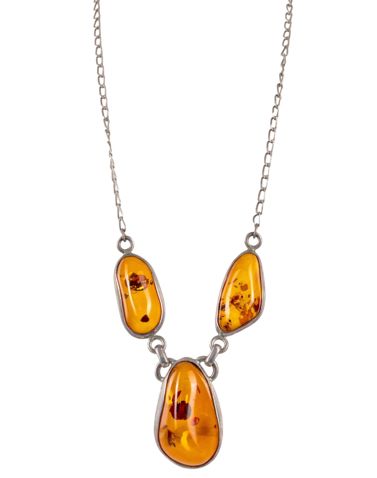 Silver necklace with amber: Collier en argent et ambre Argent sterling .925 avec 3 ambres pesant 22.07gr Dimension: 10" plier en deux 25cm when fold ------------- Silver necklace with amber Sterling silver .925 Necklace