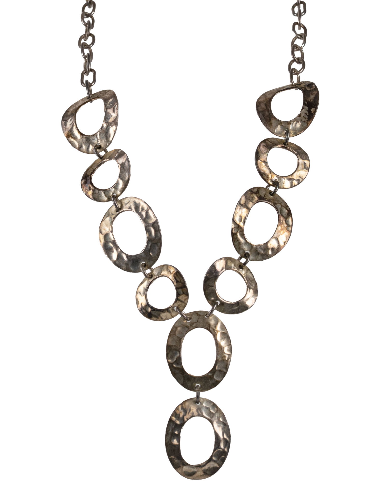 Hand Hammered Sterling Silver Necklace: Collier en argent sterling martelé à la main Collier en argent sterling Poids : 34.5 g Dimension: 17" x 2 1/2" - ------------- Hand Hammered Sterling Silver Necklace Sterling Silver Necklace