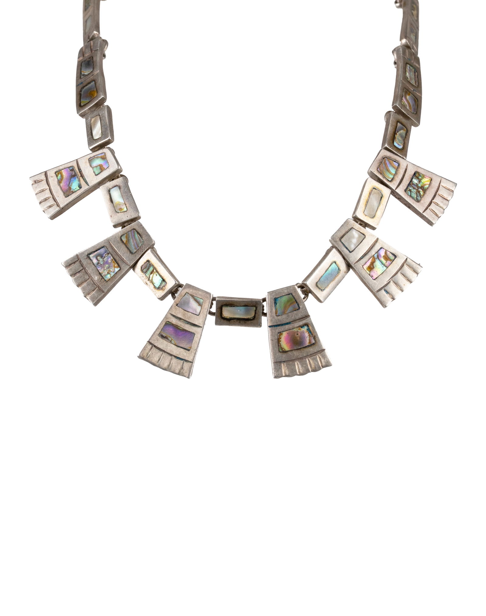 Heavy Sterling Silver Mother of Pearls Necklace: Collier lourd en argent massif et nacre Collier en argent sterling sertie de nacre de perles Poids : 72.2 g Dimension: 15" x 1" - ------------- Heavy Sterling Silver Mother of Pearls Necklace Sterlin