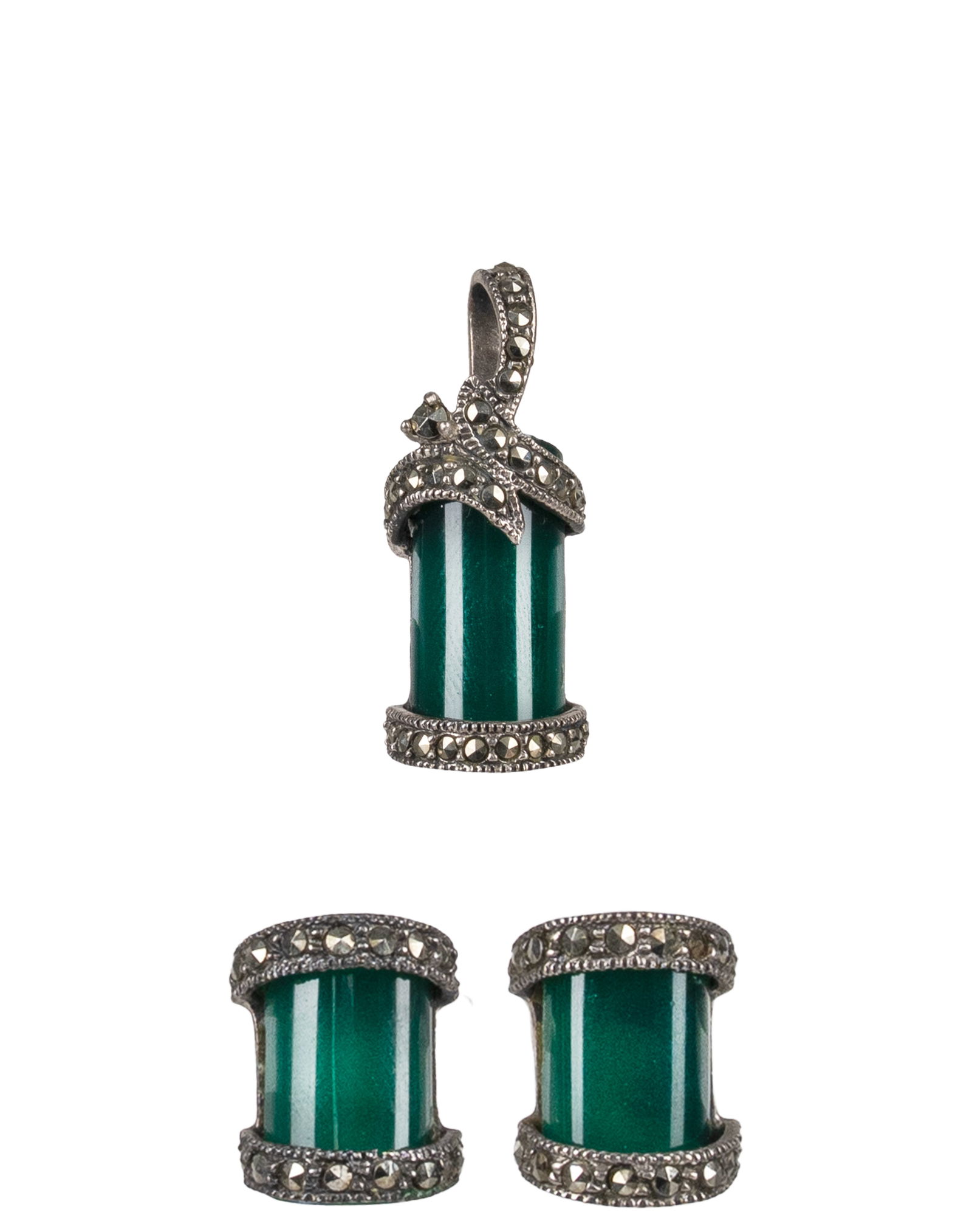 Sterling Silver Jewelry Set of Earrings and Pendant: Ensemble de bijoux en argent sterling : boucles d’oreilles et pendentif Pendentif et boucles d'oreilles en argent sterling sertie de pierre verte et de marcassites Poids : 7.6 g 