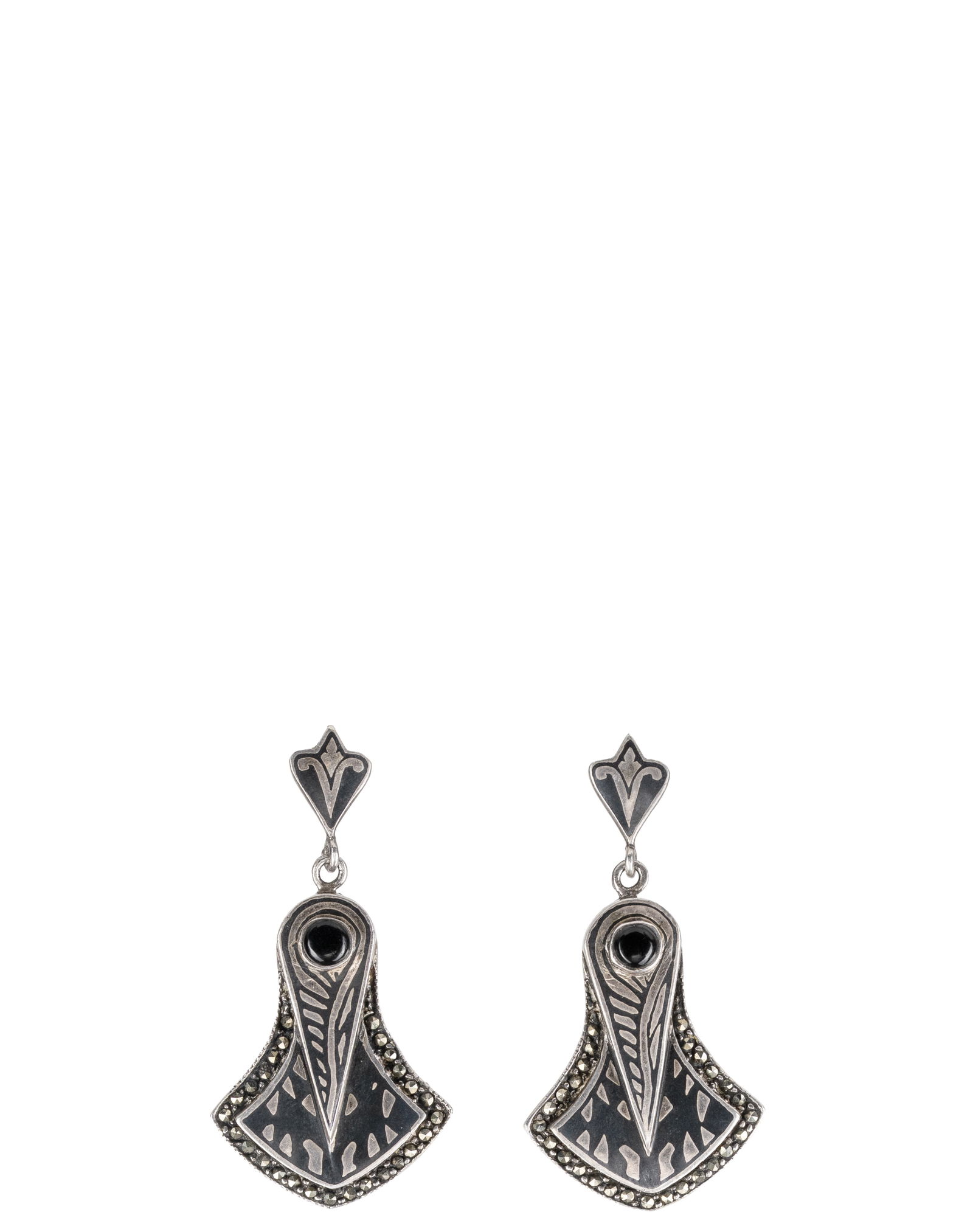 Vintage Sterling Silver Niello and Onyx Earrings: Boucles d'oreilles vintage en argent massif niellé et onyx Paire de boucle d'oreille en argent sterling Niello sertie d'onyx et de marcassites Poids : 14.5 g Dimension: 1 3/4" x 1" - 