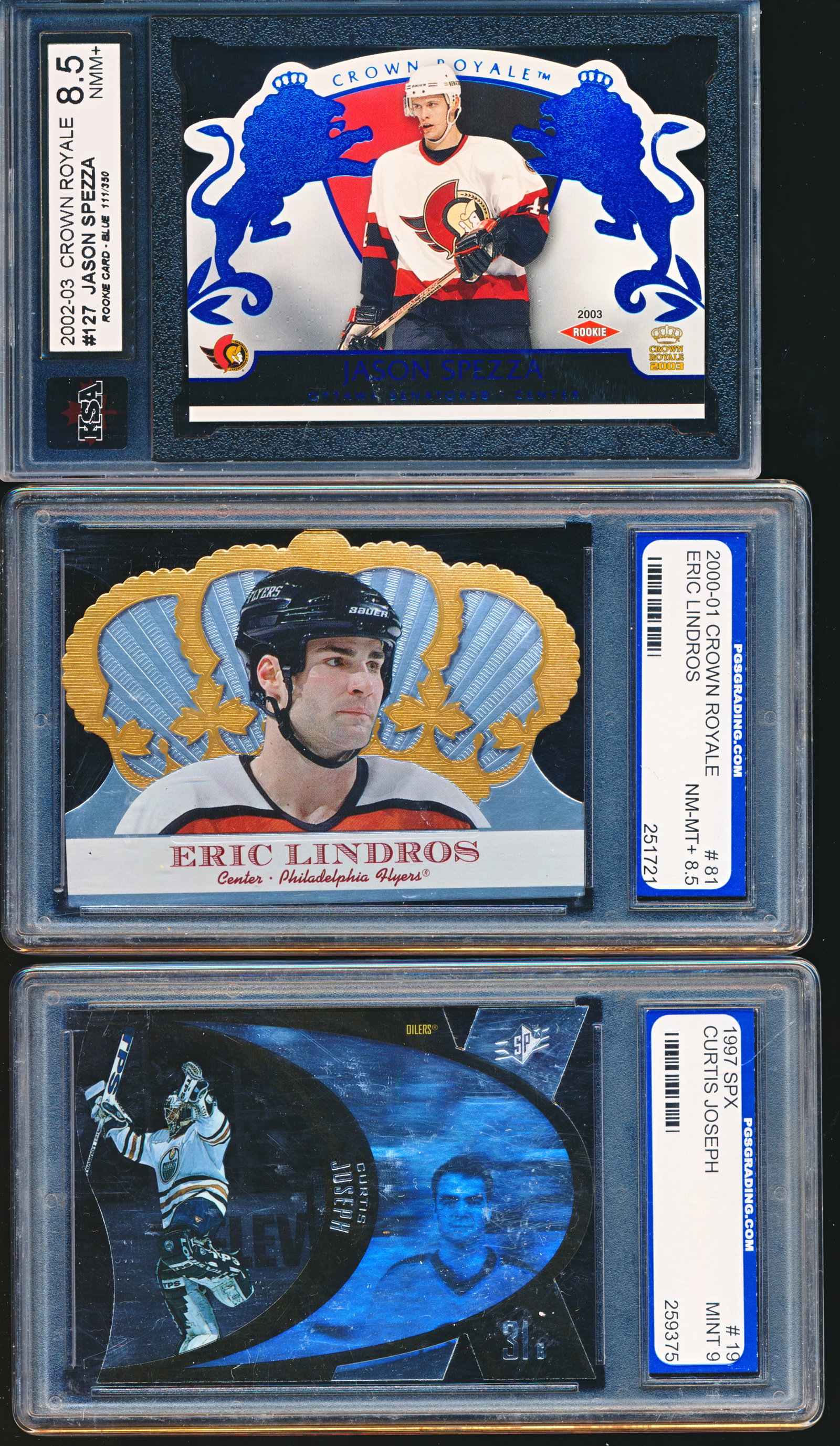 Multi-Players - Vintage graded Hockey cards: Multi-Players Cartes de Hockey vintage et Gradées Wayne Gretzky (REIMPRESSION/COPIE), 2002-03 Jason Spezza Rookie gradée 8.5, 1997-98 Paul Coffey gradée 9, 1993-94 Wayne Gretzky grad