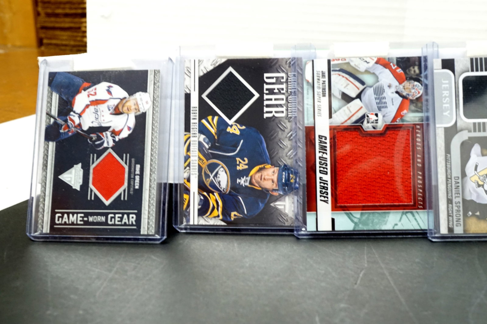 Hockey - rookie hockey cards Lot and more, - 2