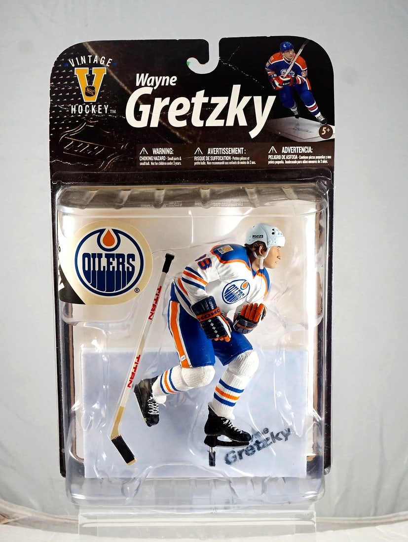 McFarlane - Wayne Gretzky CHASE figurine: McFarlane Figurine Wayne Gretzky CHASE Figurine de la serie Vintage hockey Modele rare Variant/Chase neuf et scellé Rapport de condition: excellente condition ------------- McFarlane