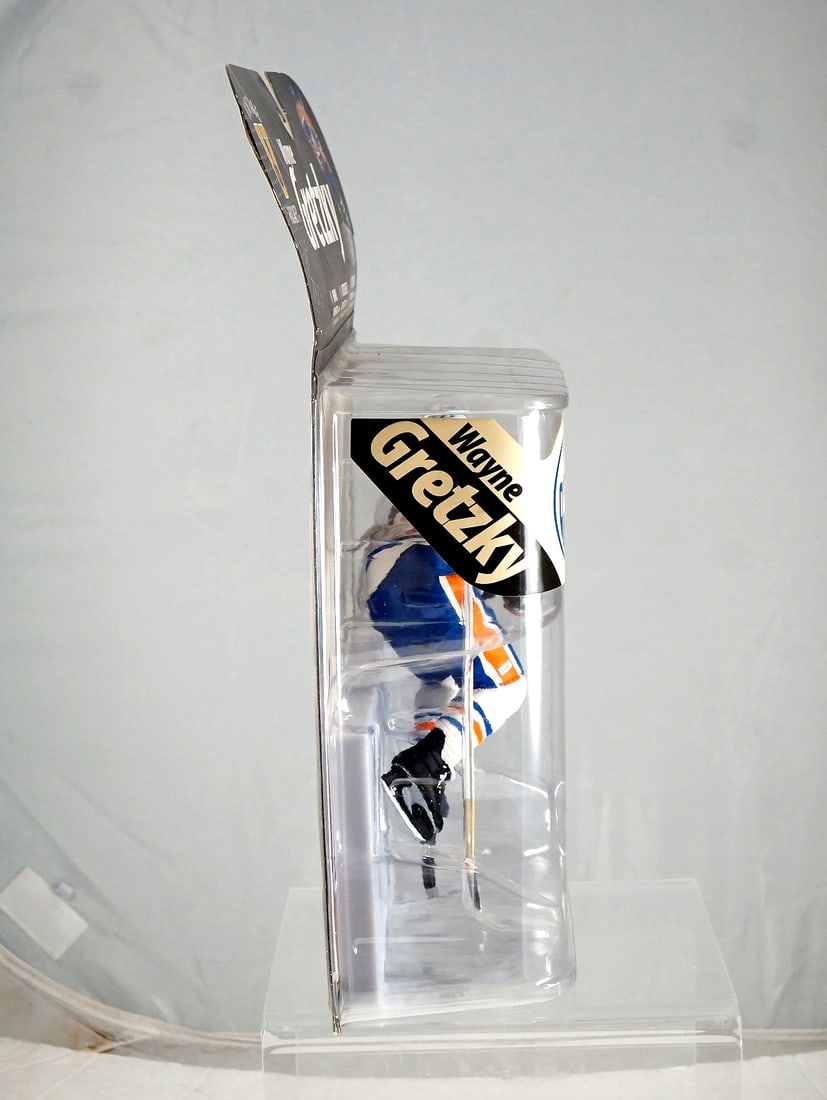 McFarlane - Wayne Gretzky CHASE figurine - 2