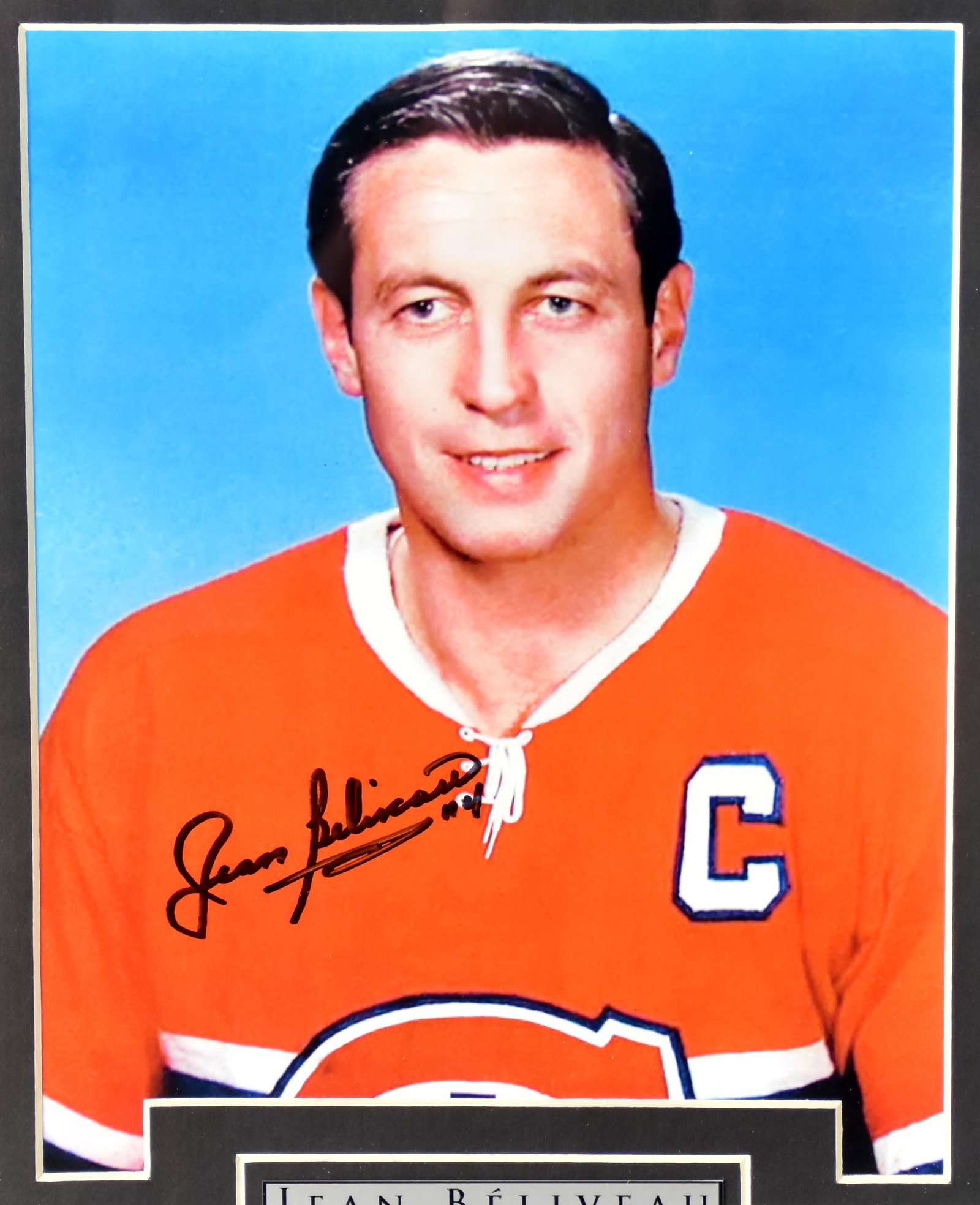 Béliveau, JeaN - Autographed Jean Beliveau frame: Béliveau, JeaN Encadrement Jean Beliveau autographié Mesure 16 X15 pouces autographié avec certificat d'authenticité Rapport de condition: bonne condition ------------- Bélive