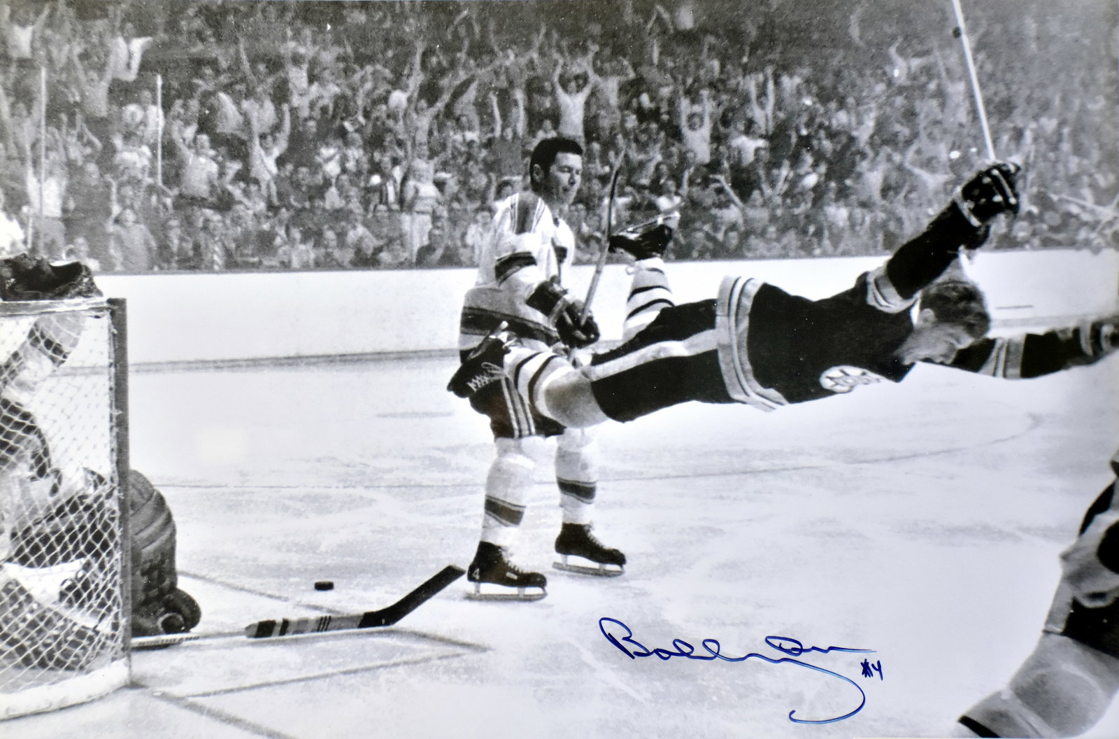 Bobby Orr - Framed autographed Photo - 2