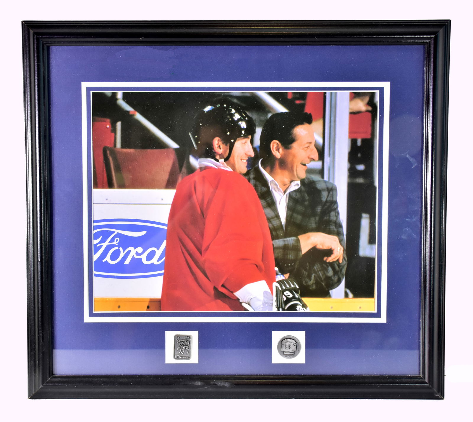 Wayne Gretzky - Wayne Gretzky and his father Photo: Wayne Gretzky Photo de Wayne Gretzky et son pere Mesure: 11 x 14 Rapport de condition: bonne condition ------------- Wayne Gretzky Wayne Gretzky and his father Photo measures: 11 x 14 