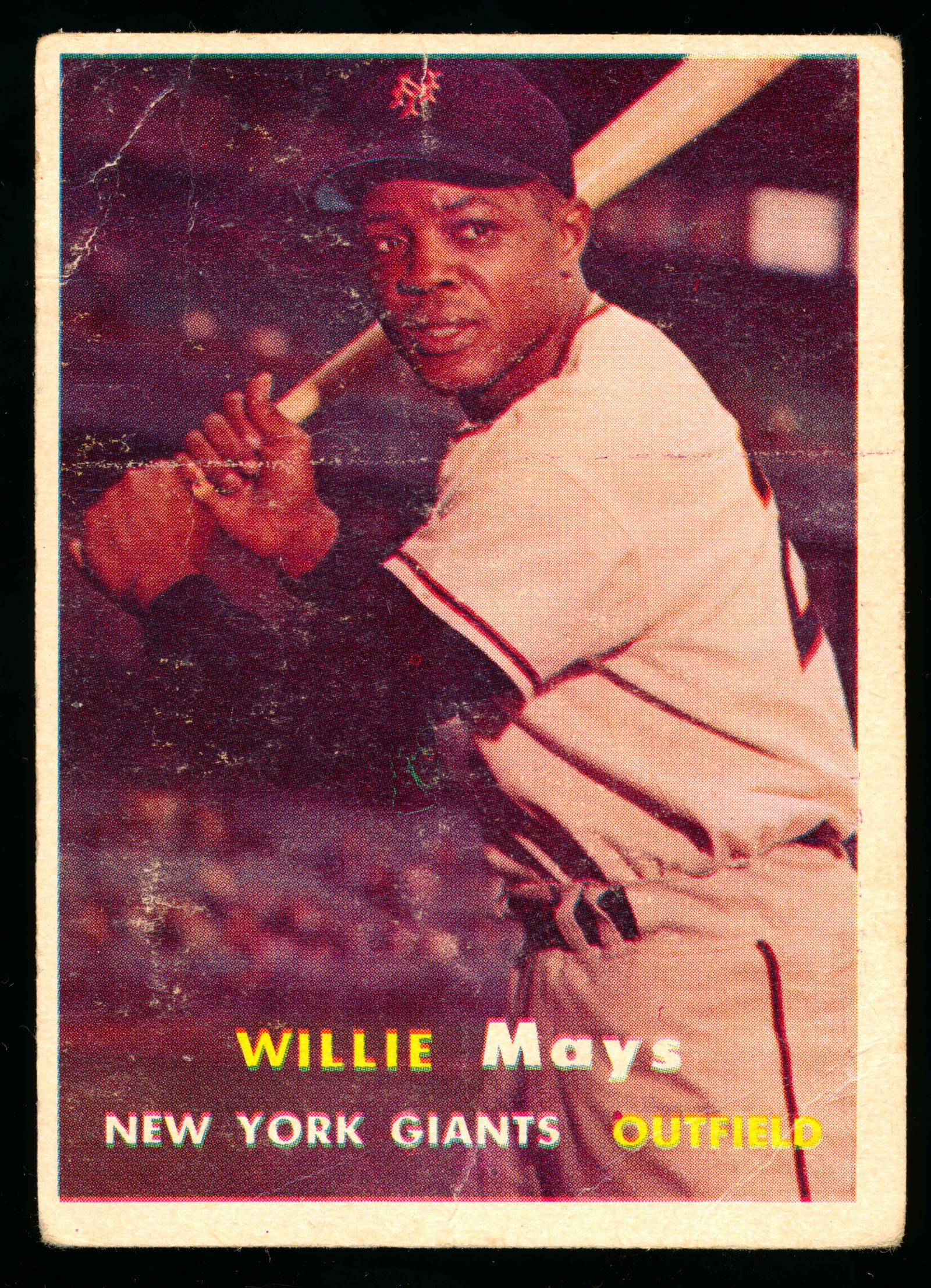 Willie Mays - 1957 Topps #10 baseball card: Willie Mays 1957 topps carte de baseball #10 Rapport de condition: Petit pli coin supérieur gauche, coins frottés un peu arrondie, surface avec ligne et grafignes. ------------- 