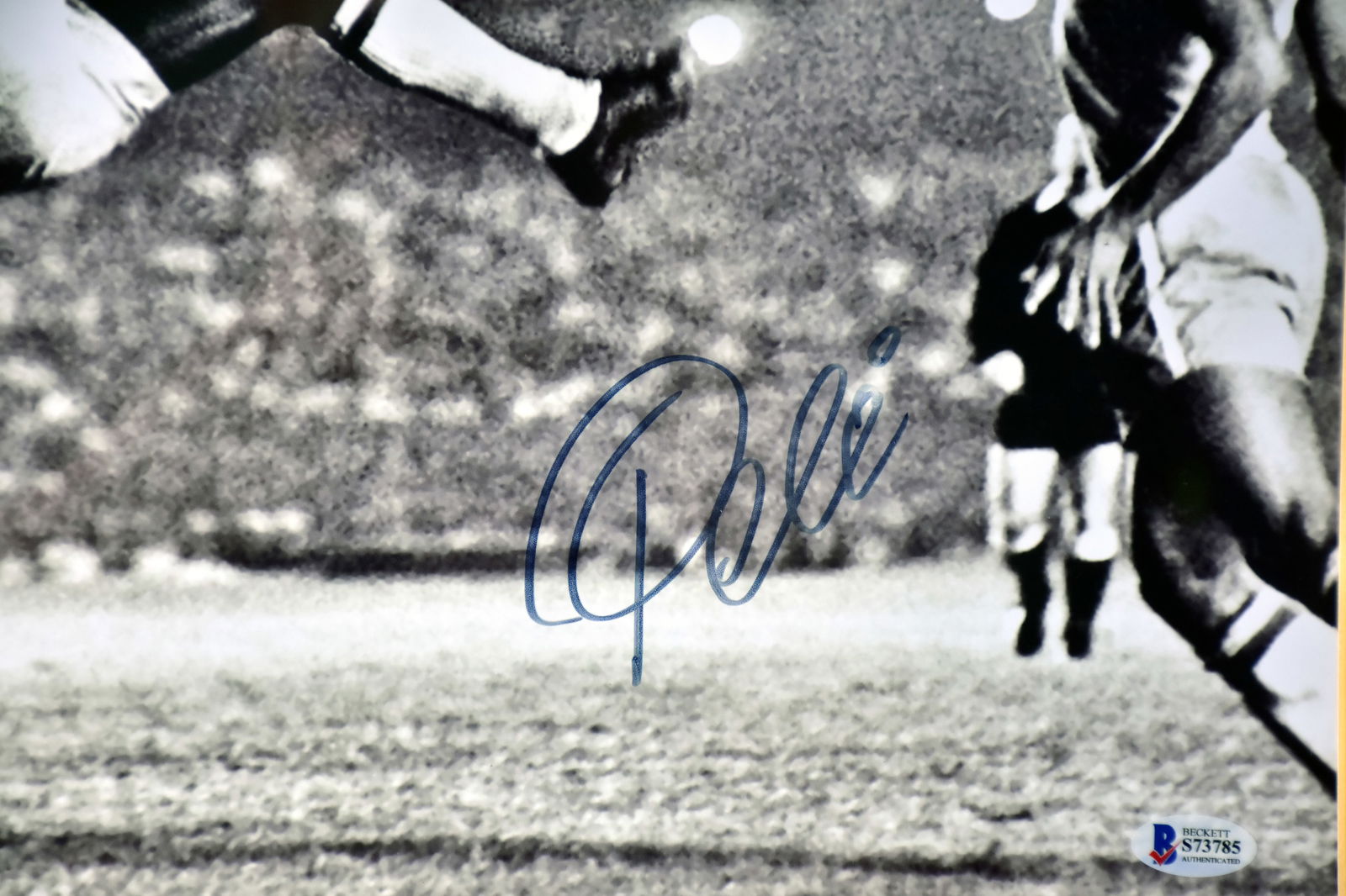Pelé - Autographed framework - 3