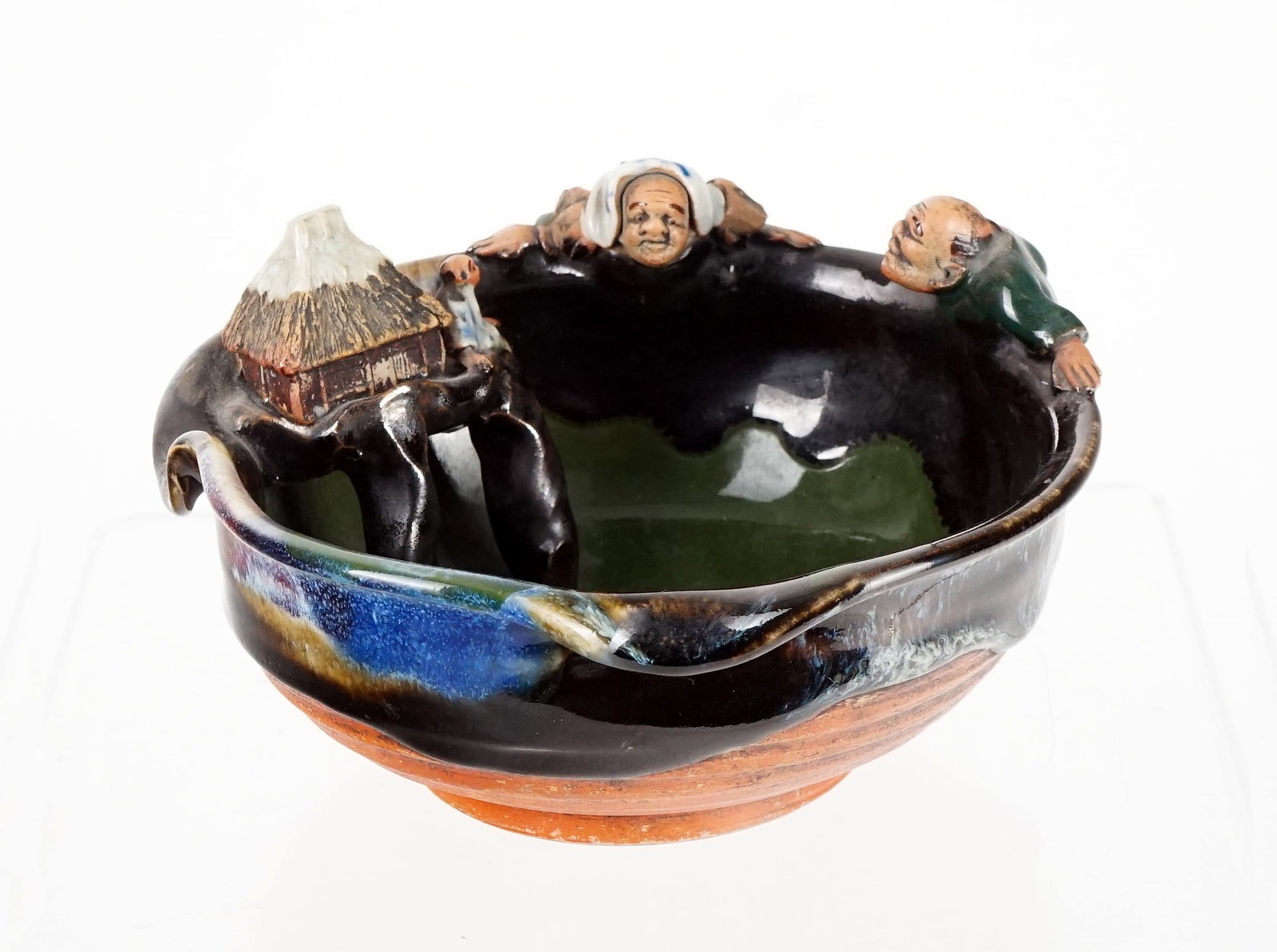 Sumida Gawa - Potery Bowl - Début 20e siècle: Sumida Gawa Japon \ Japan Bol en potterie (Début 20e siècle) Signature au dessous, la poterie Sumida Gawa, réputée pour ses couleurs vives, ses riches glaçures et ses figures 