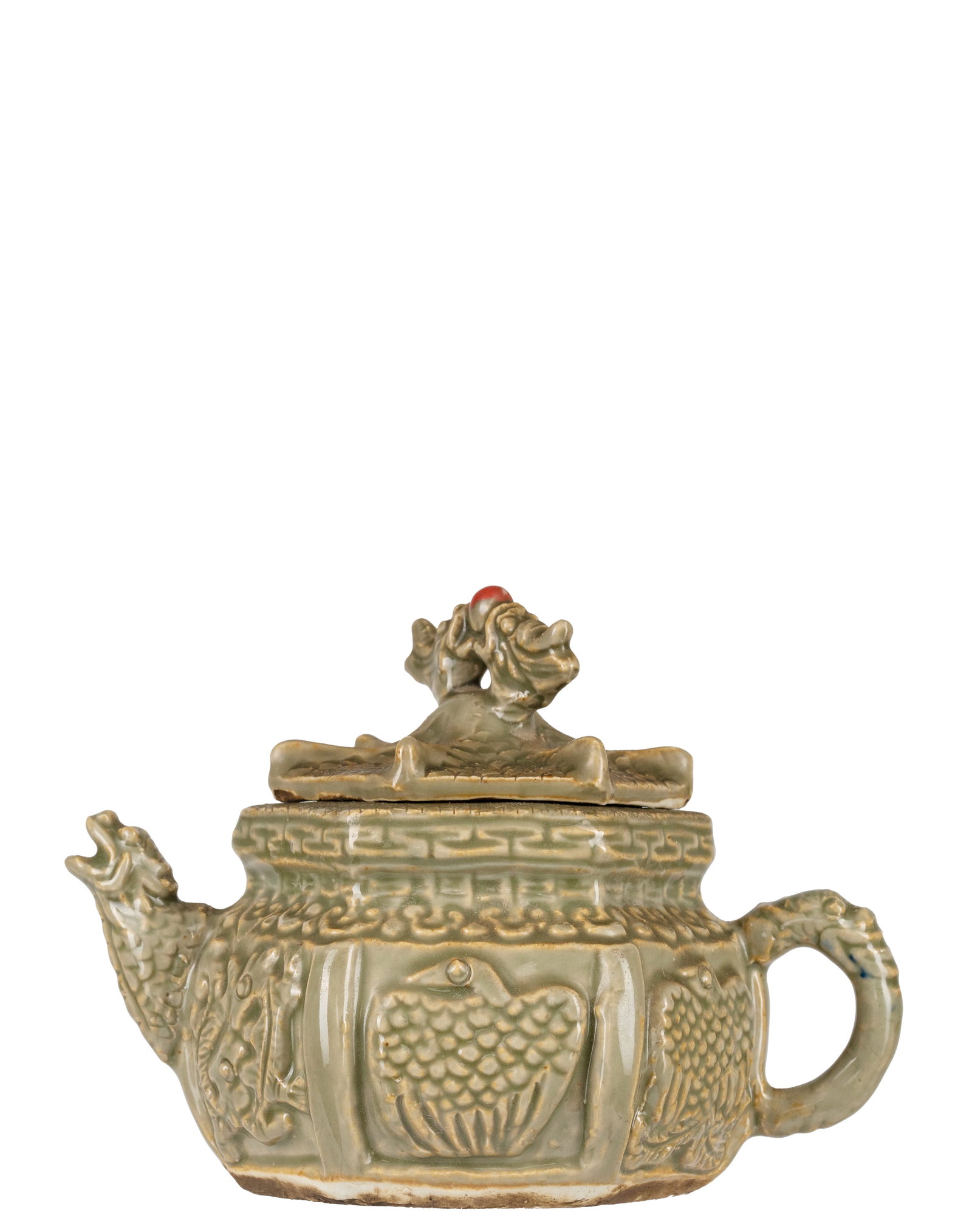 Old porcelain teapot, dragon - 960-1279: Chine/ China Théière de porcelaine ancienne, dragon (960-1279) Dynastie Song, porcelaine celadon, émail, provenance collection privée, marque au dessous Dimension: 6" x 5.5" x 7" 1