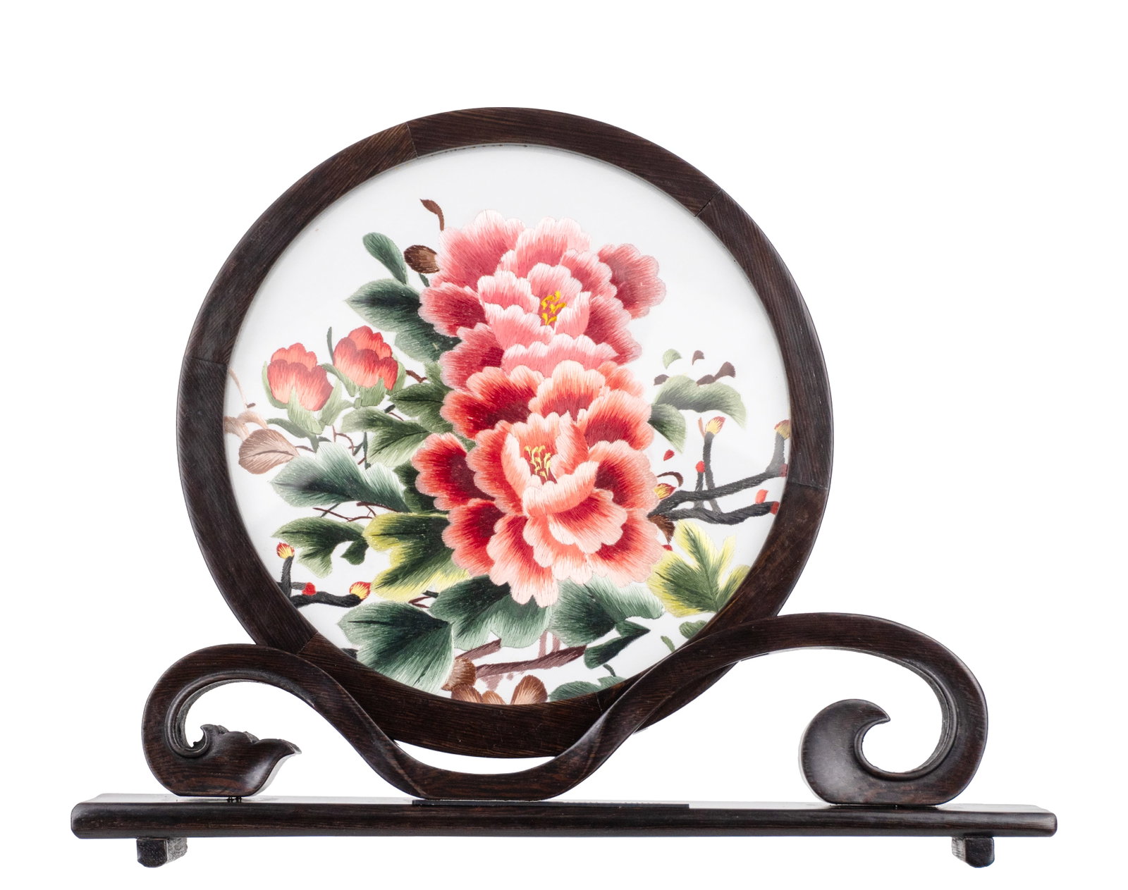 Silk embroidery: Chine\China Broderie de soie Broderie sous plexiglass, base de bois et coffret de présentation Dimension: Diametre 8 1/2" Diamètre 21 cm ------------- Chine\China Silk embroidery Embroidery