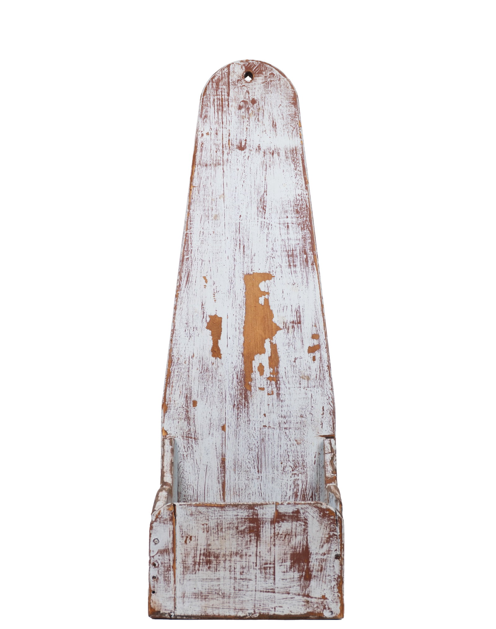 Rustic salt box - Début XXe siècle: Boîte à sel rustique (Début XXe siècle) Faite de pin, longue planchette Dimension: 36" x 11" x 8" 97.5 x 28 x 20 cm Rapport de condition: Partiellement décapée