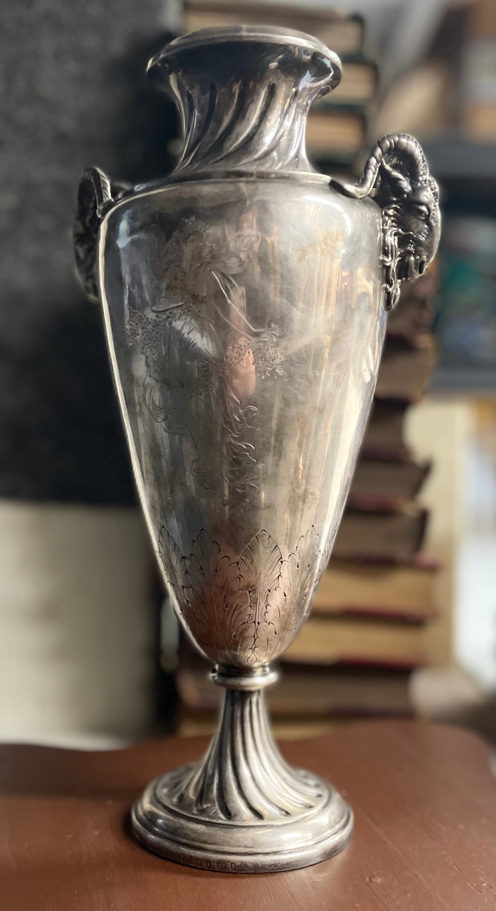 Vase with ram's heads - 2