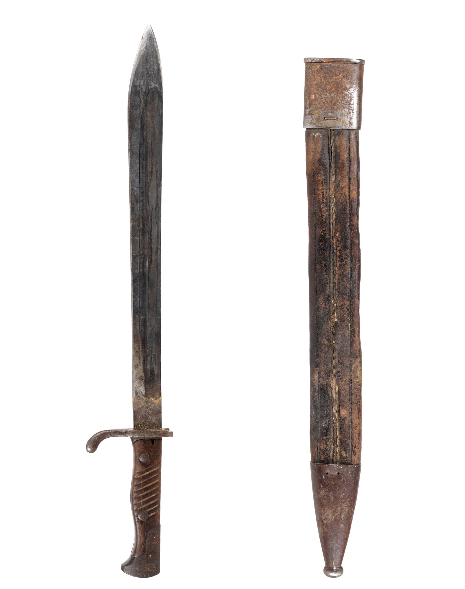 First World War bayonet: Baîonnette 1ere Guerre Mondiale Fourreau de cuir Dimension: Longueur 19 1/2" Longueur 49 cm Rapport de condition: Fourreau rouillé, lame a été aiguisée, l'anneau