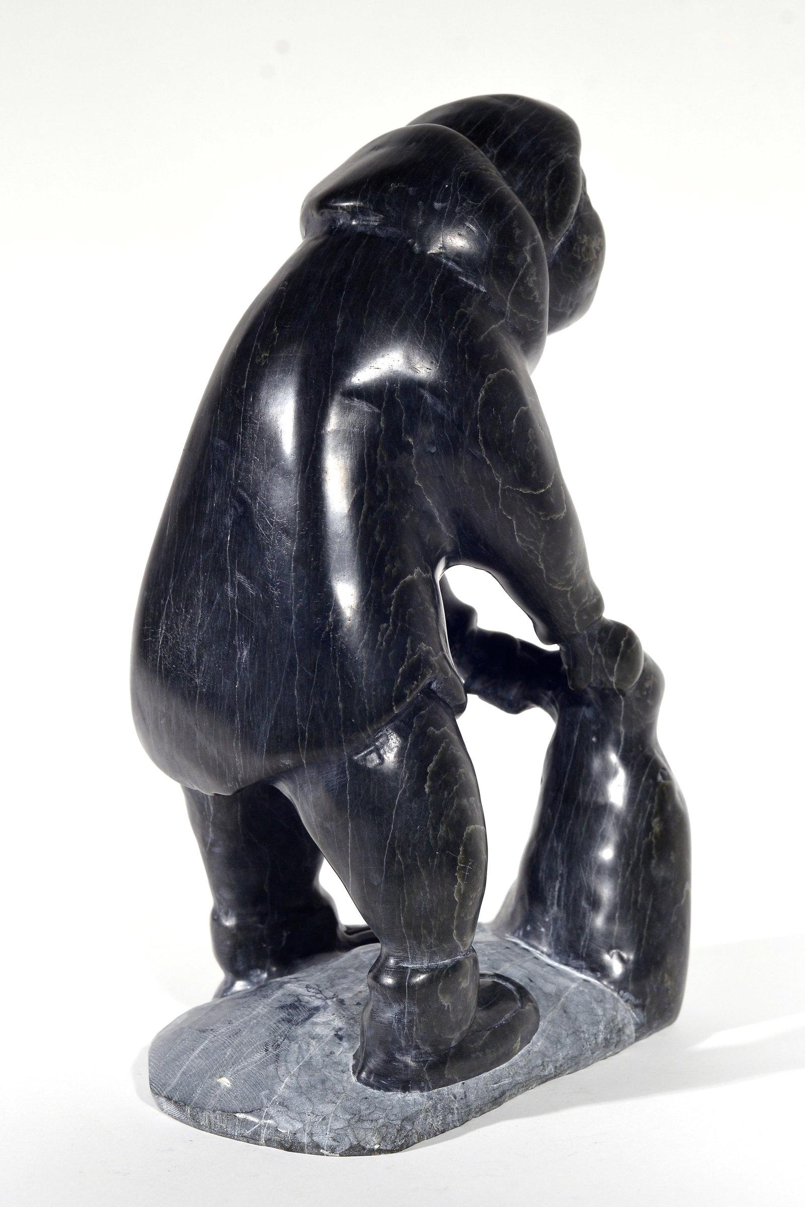 Ishulutaq, Lasaloosie - Woman and seal - 3