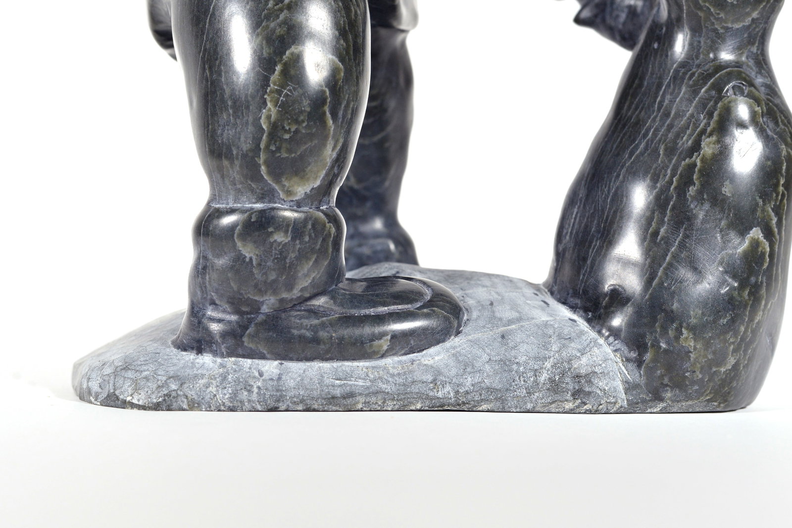 Ishulutaq, Lasaloosie - Woman and seal - 8