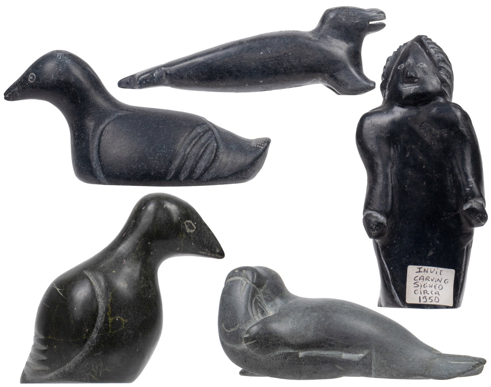 École Inuite - Lot of sculptures - XXe siècle: École Inuite Lot de sculptures (XXe siècle) Faites de pierre, certaines sont numérotées et\ ou signées. Dimension: Longueur 3 3/4" à 4 1/2", hauteur 5 3/4" Longueur 9.5 &