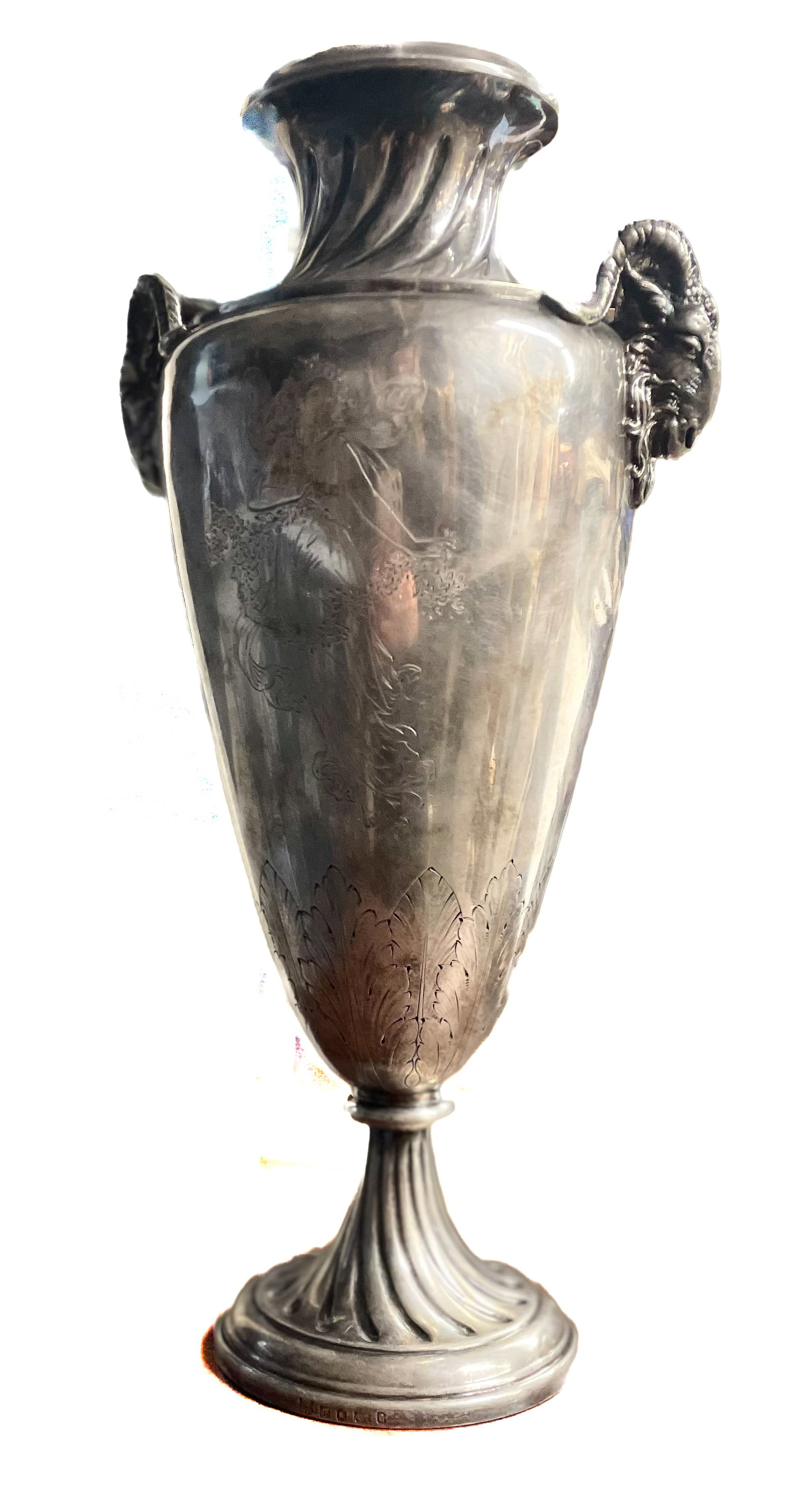 Vase with ram's heads - 2