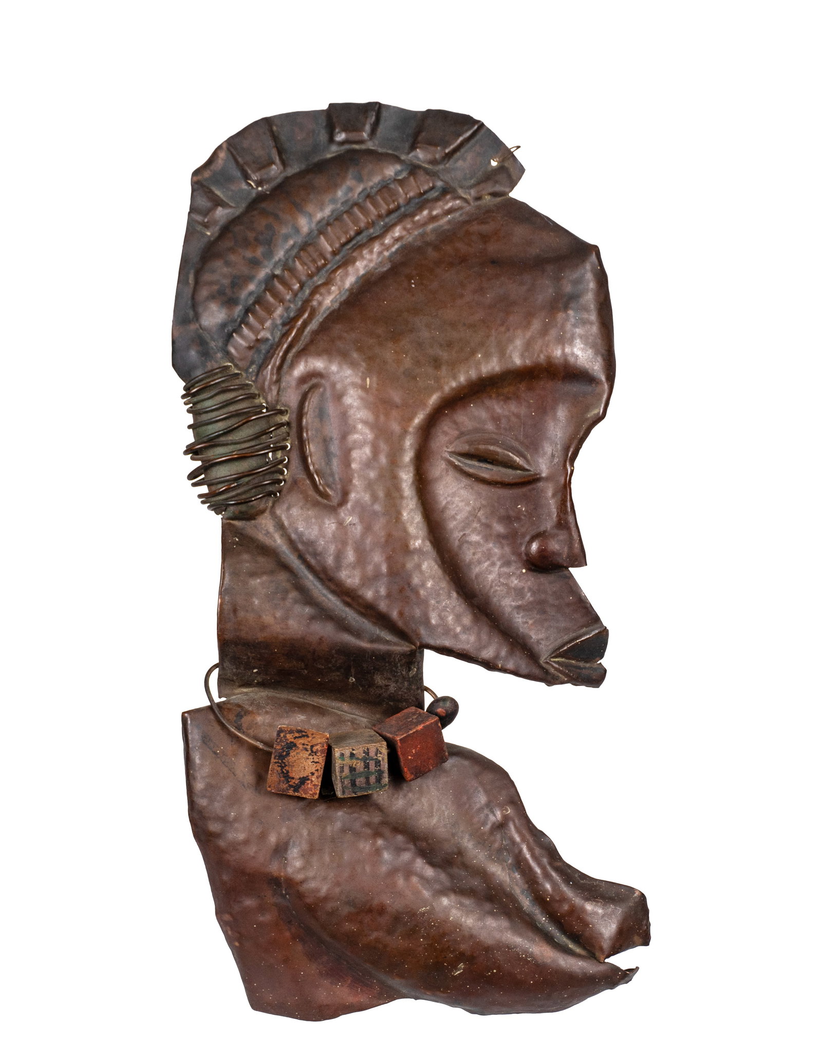 Brandtner, Fritz - Side Profile of a Face: Brandtner, Fritz (1896-1969) Pologne/Canada Visage de profil Tôle embossée sur moule avec détails en bois et fils de métal, signée F. Brandtner au dos Dimension: 14" x 6 1/2"