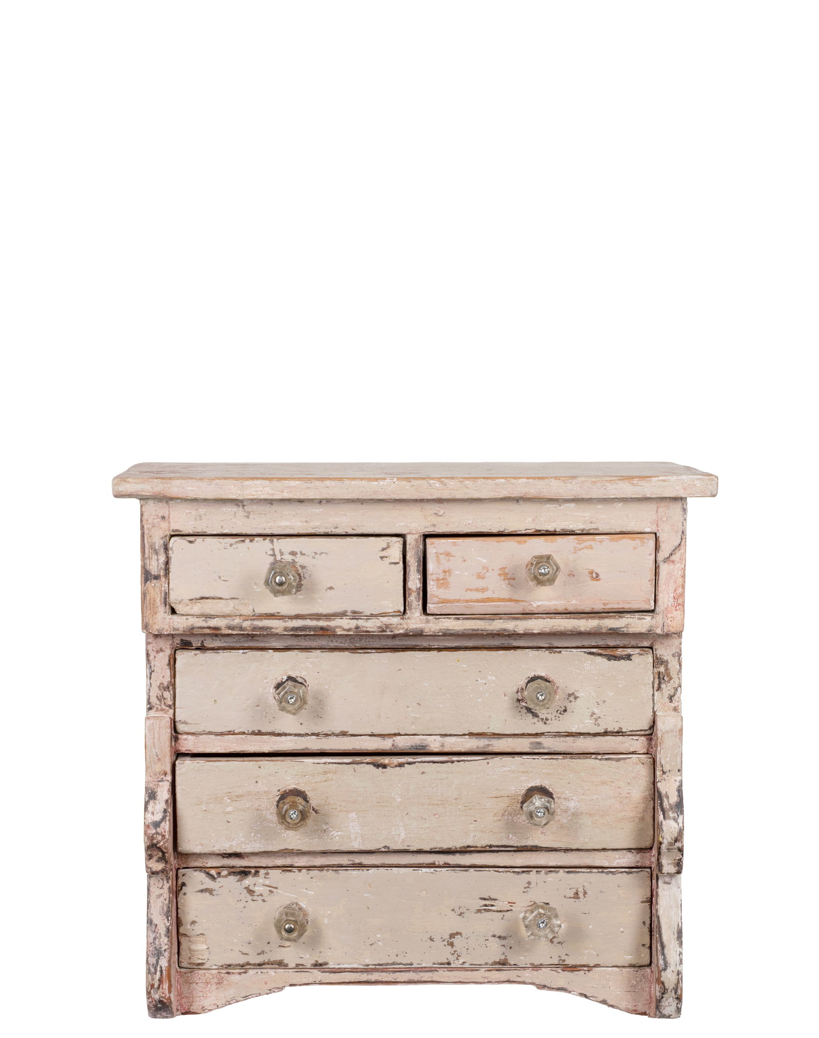 Antique miniature chest of drawers - Début XXe siècle: Commode miniature ancienne (Début XXe siècle) Art populaire, faite de bois de récupération Dimension: 15 1/2" x 17" x 9" 39 x 43 x 23 cm Rapport de condition: Traces de peinture d'