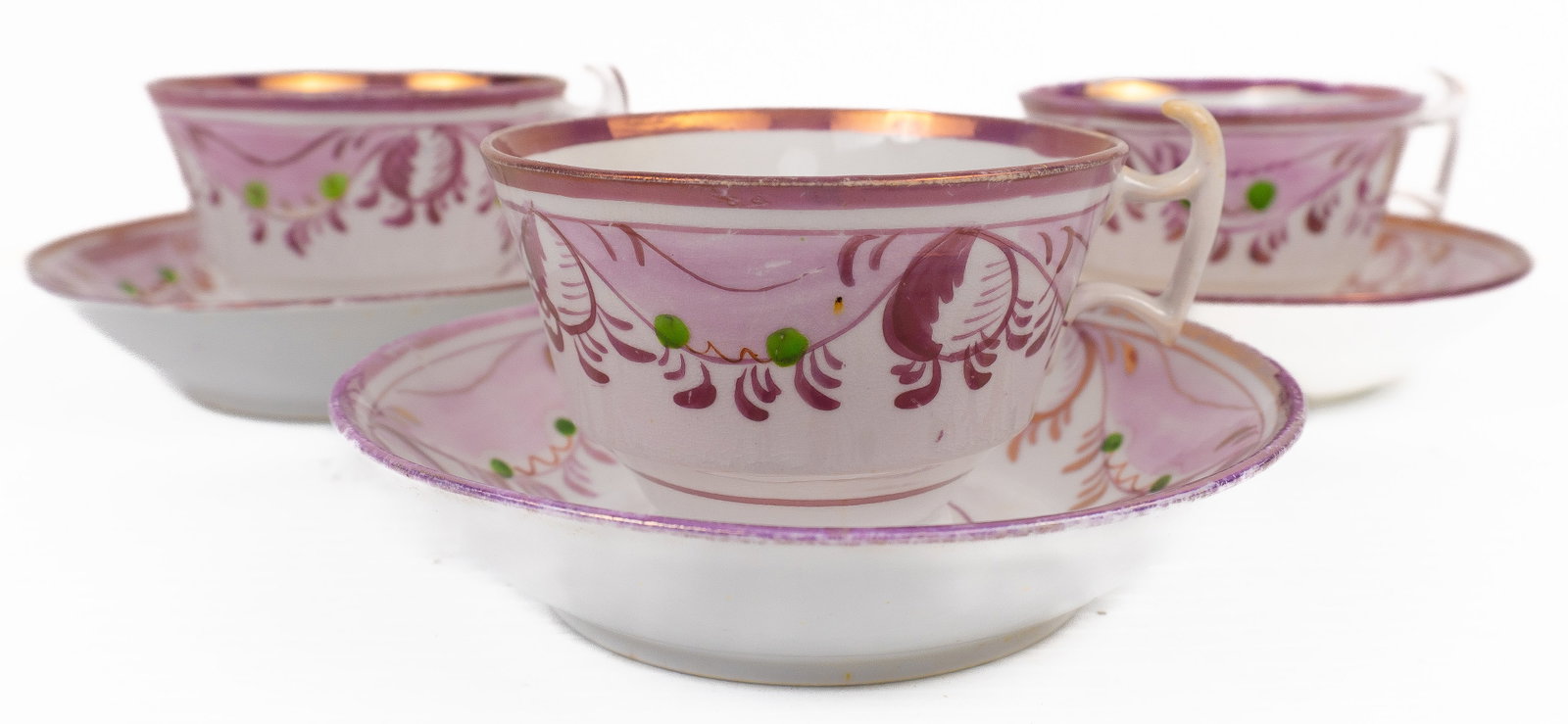 Non-identifie/Unidentified - Floral tableware: Non-identifie/Unidentified Vaisselle fleurie Six assiettes creuses. Trois soucoupes et tasses de thé. Trois petites assiettes creuses. Un sucrier et un pot. Une tasse. -------------