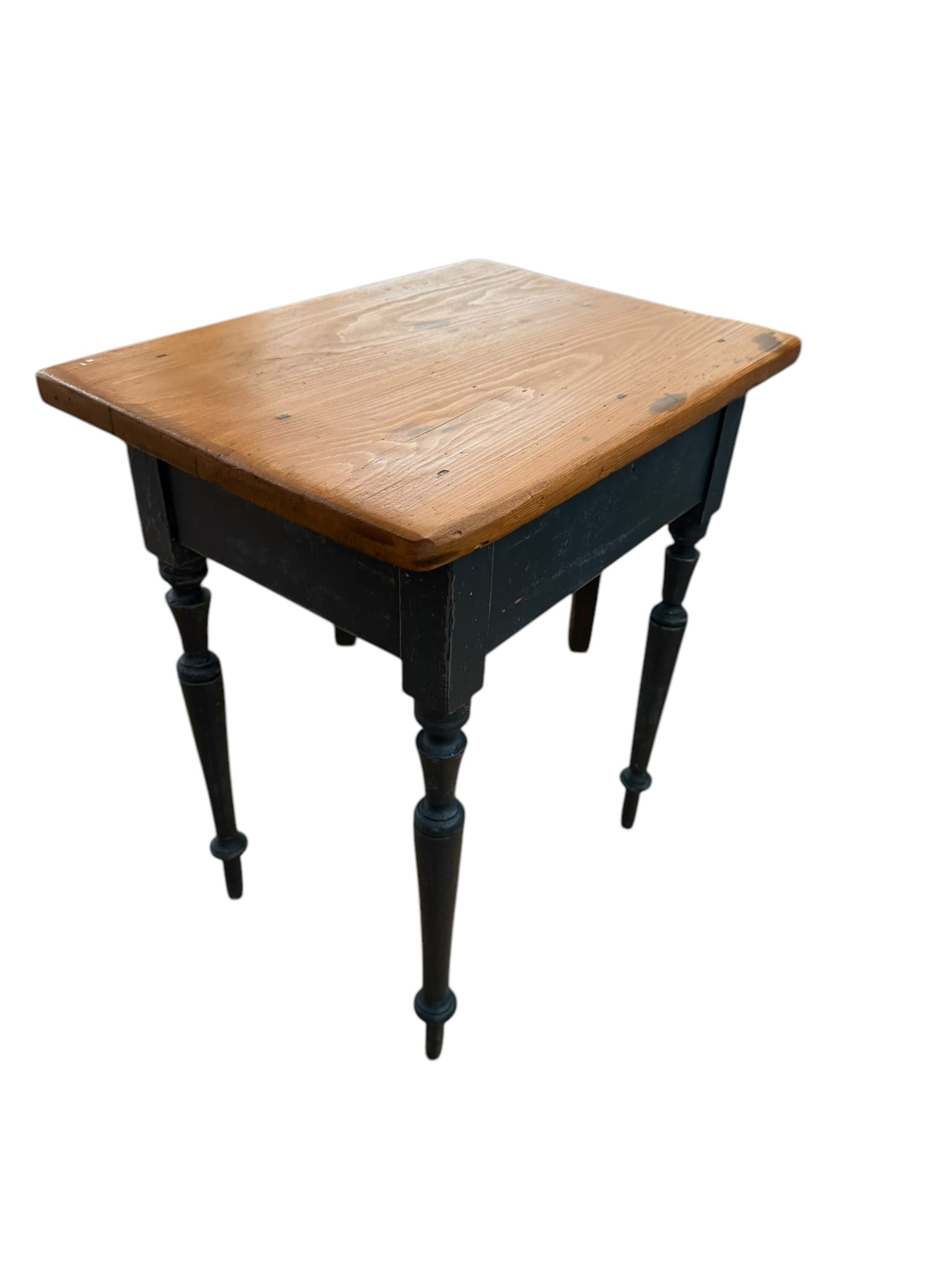 Reproduction de table d'appoint rustique québecoise - 3