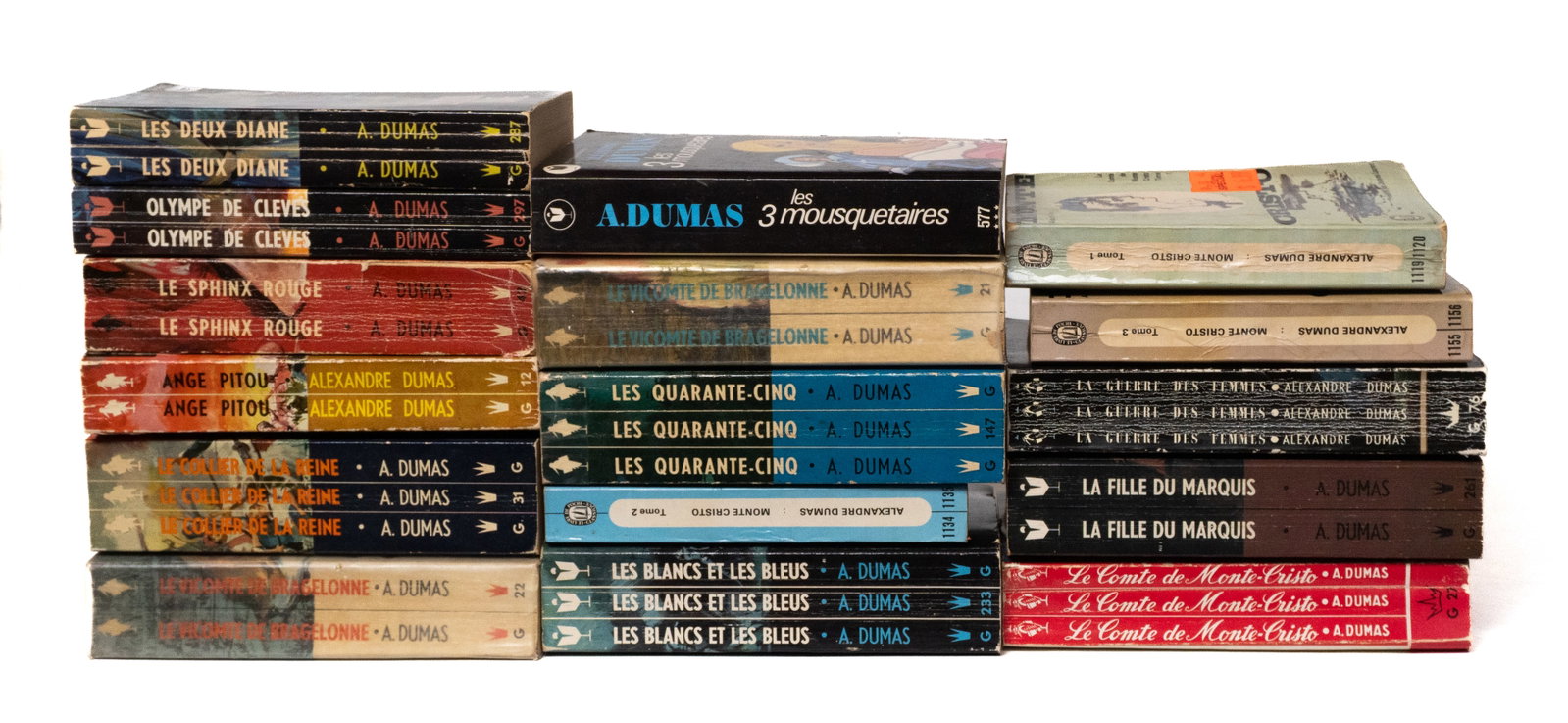 Mixed lot of books - 1816-1990: France/Canada/Angleterre Lot de livres variés (1816-1990) Lot de livres incluant plusieurs classiques littéraires du 17e au 20e siècle, tel que les Fables de la Fontaine (éditions
