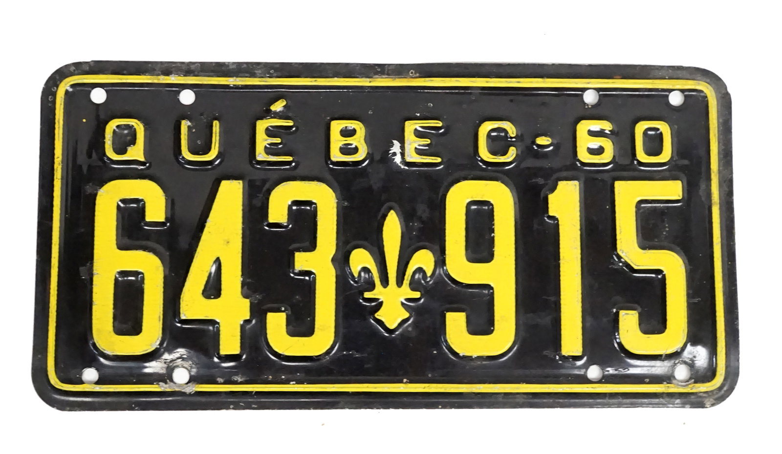 1960 license plate #643-915: 1960 plaque auto #643-915 du Québec en aluminium Rapport de condition: bonne état ------------- 1960 license plate #643-915 du Québec en aluminium Condition Report: good condition