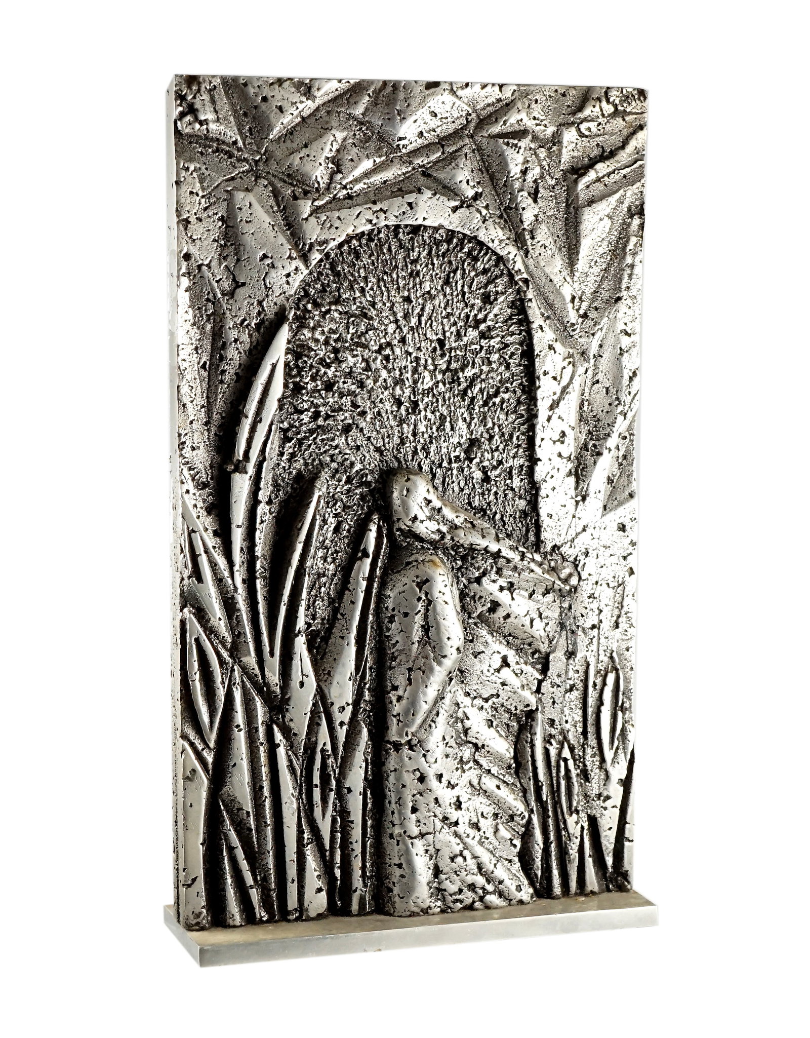 Decorative Sculpture: sculpture Decoratif Fait de métal non-magnetique, représente une femme dans la foret.Mesure 12 x7x 2.5 pouces Rapport de condition: bonne condition ------------- Decorative Sculpture Made