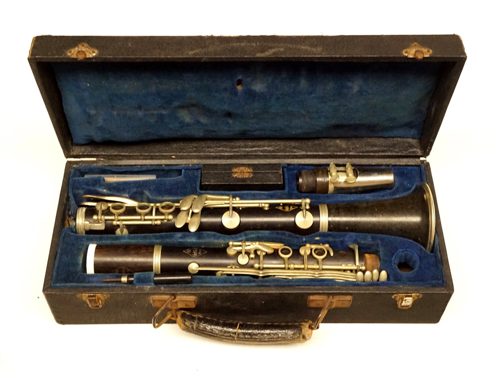 Noblet - Noblet Paris Clarinette: Noblet Clarinette Noblet Paris Clarinette non-testée peut avoir besoin de réparation ou ajustement. Vendu Tel quel. avec coffret original Rapport de condition: a verifier ------------- Noble